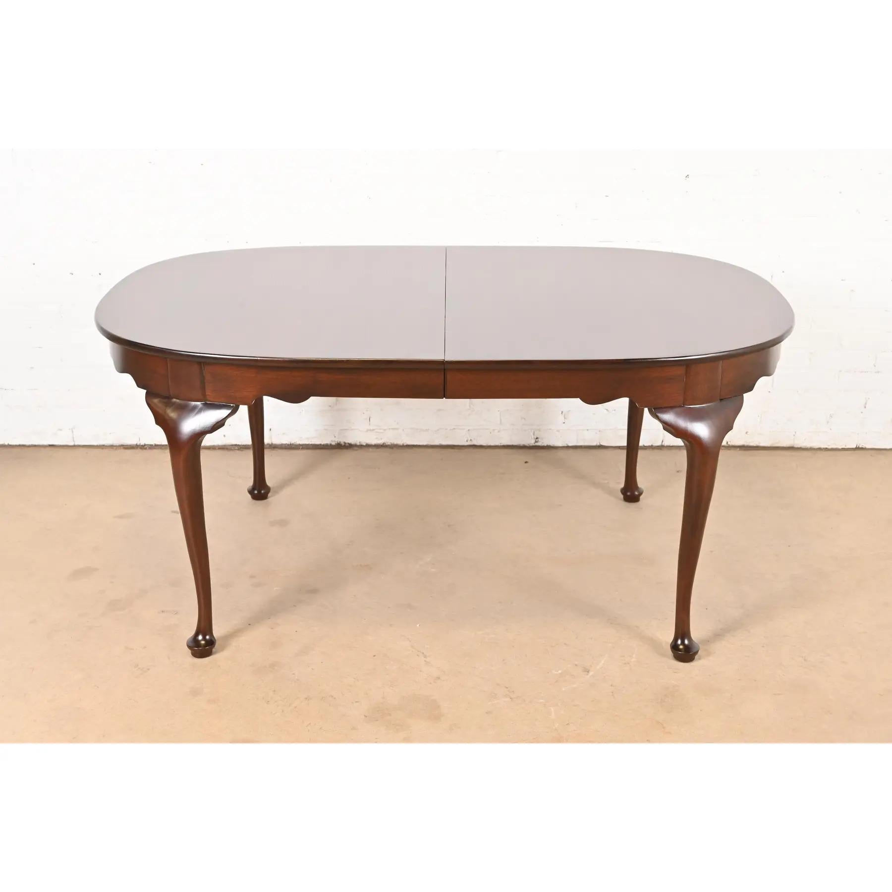 Henkel Harris Queen Anne Solid Mahogany Extension Dining Table, Newly Refinished For Sale 3