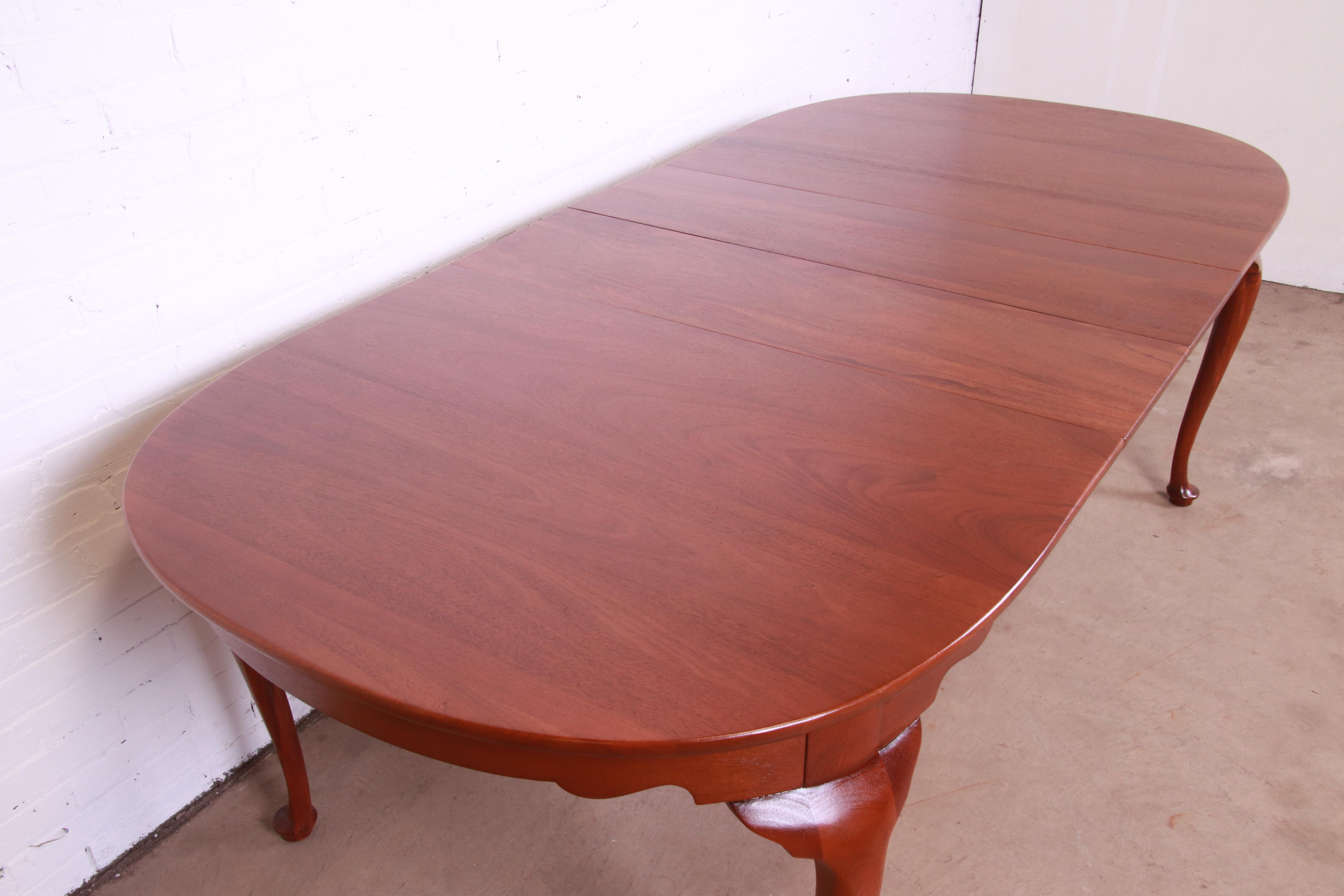 Henkel Harris Queen Anne Solid Mahogany Extension Dining Table, Newly Refinished For Sale 2