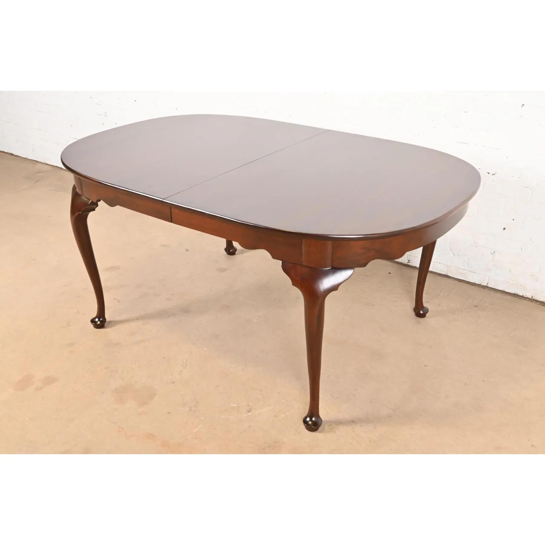 Henkel Harris Queen Anne Solid Mahogany Extension Dining Table, Newly Refinished For Sale 4