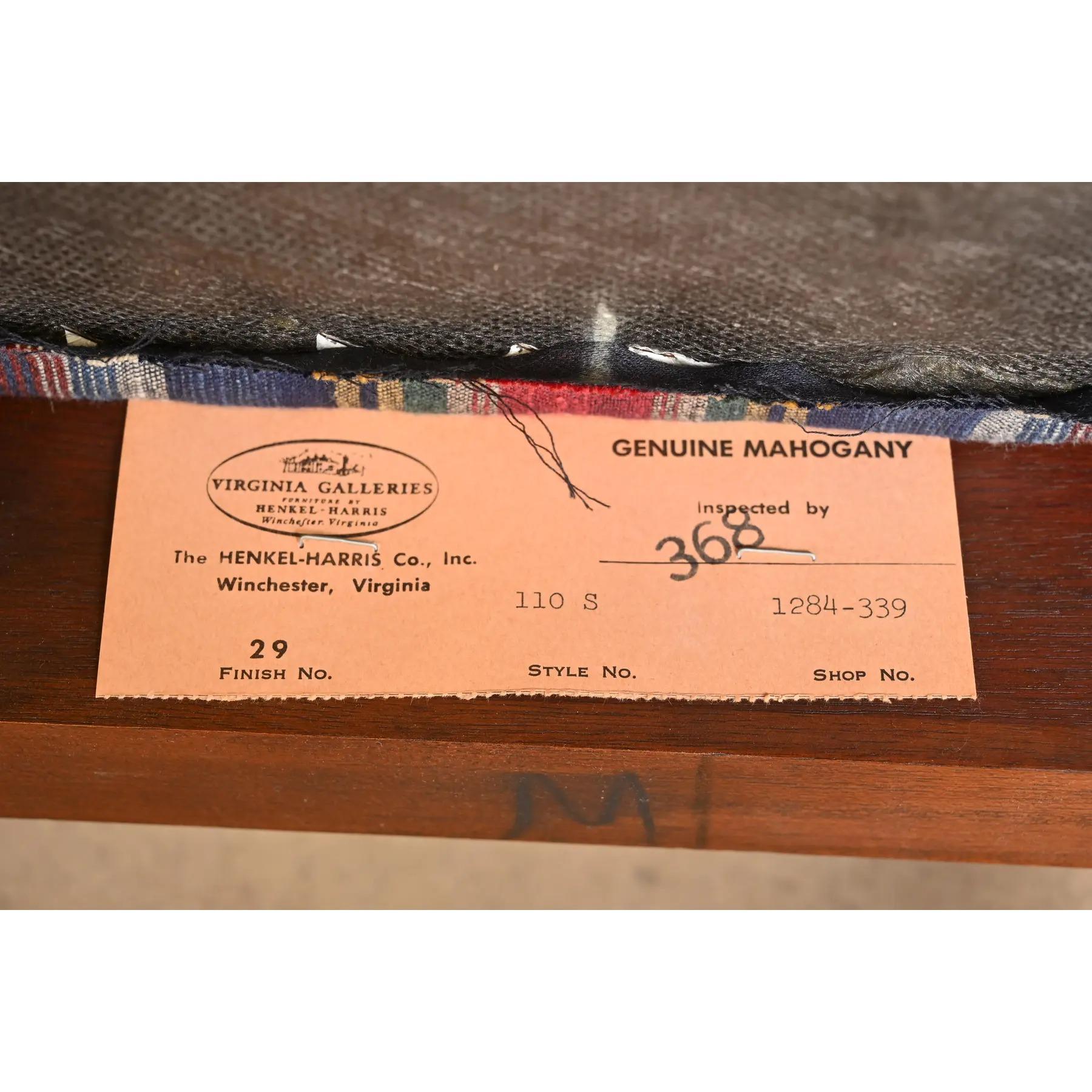 Pareja de sillas auxiliares o de comedor de caoba maciza Queen Anne Harris en venta 5
