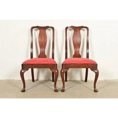 Sedie laterali o sedie da pranzo in mogano massiccio di Henkel Harris Queen Anne, Coppia