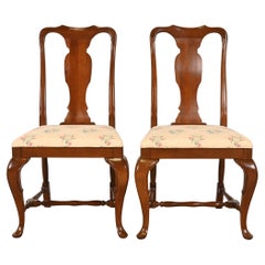 Paire de chaises d'appoint ou de chaises de salle à manger en acajou massif de Queen Anne, Henkel Harris