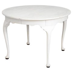 Henkel-Harris Queen Anne Style Extendable Table