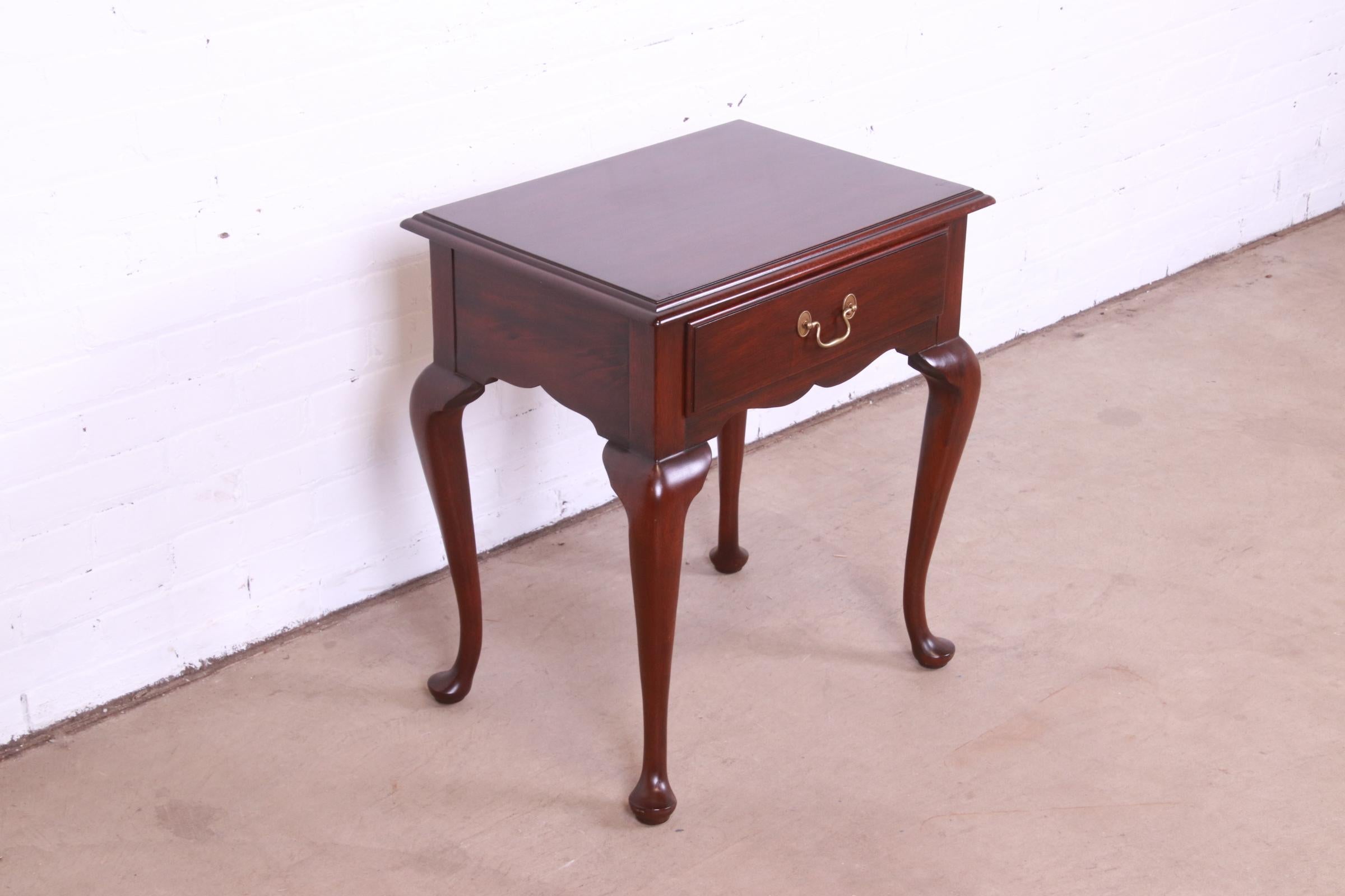 Henkel Harris Queen Solid Mahogany Nightstand or Side Table In Good Condition For Sale In South Bend, IN