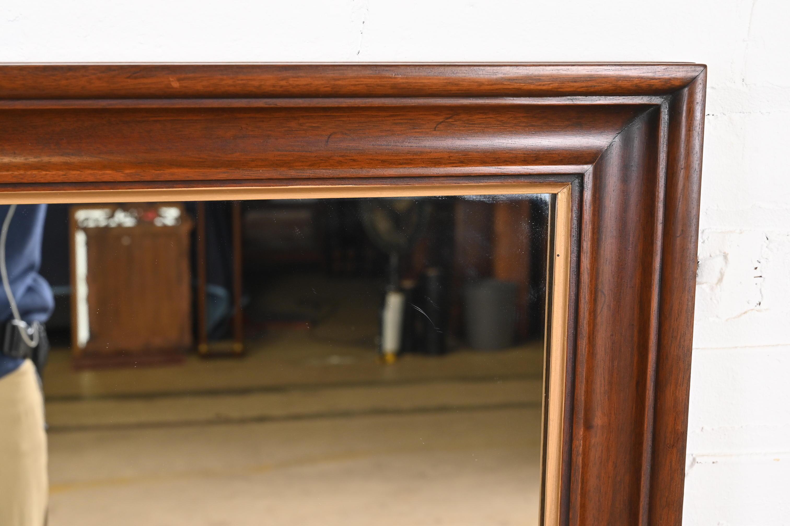 Henkel Harris Regency Carved Mahogany and Gold Gilt Framed Mirror In Good Condition In South Bend, IN