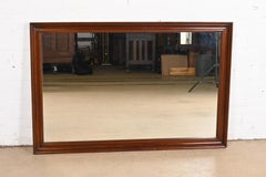 Henkel Harris Regency geschnitzter Wandspiegel aus massivem Mahagoni mit Rahmen