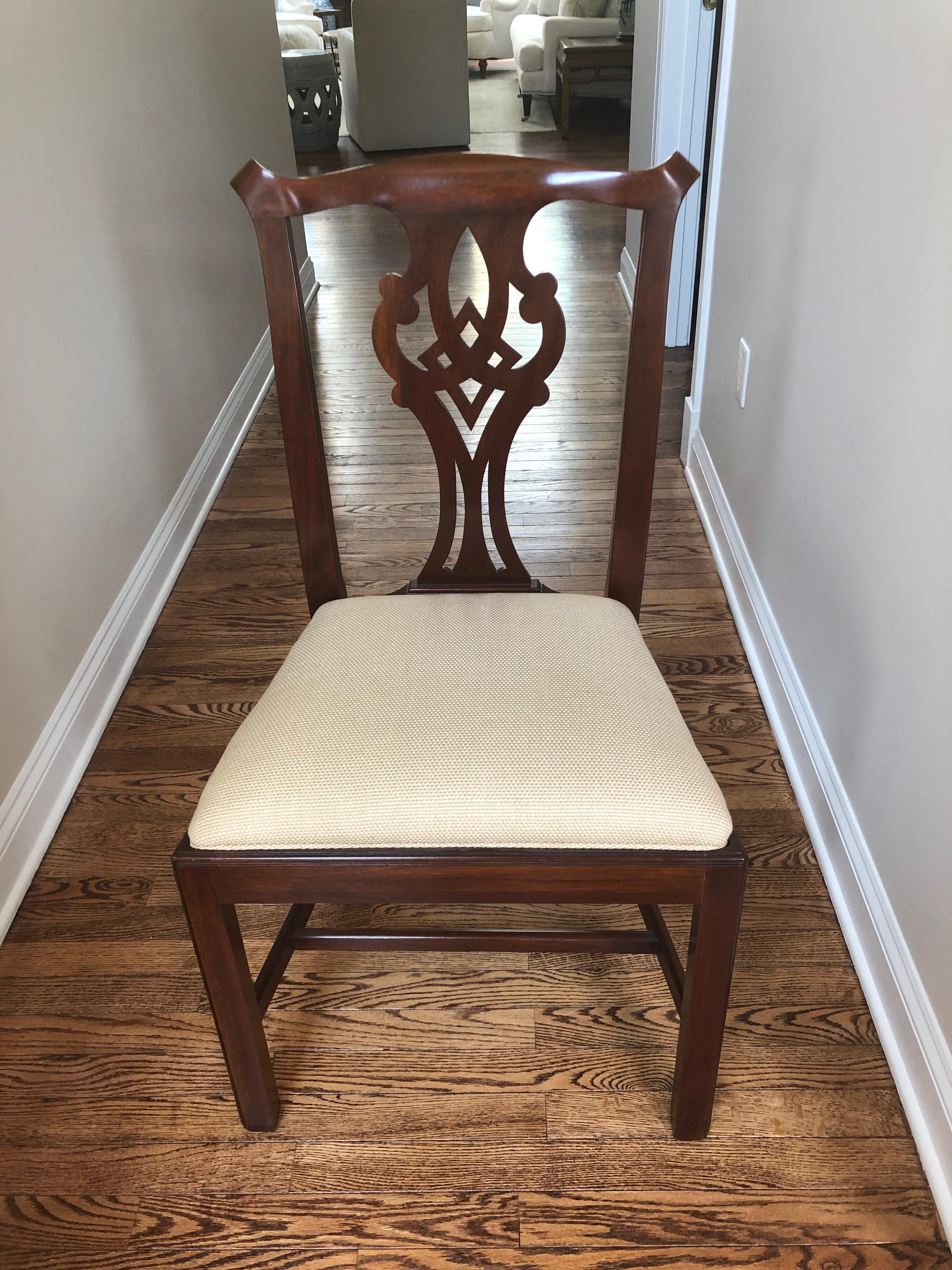 Henkel Harris Stately Queen Anne Style Traditional Mahogany Dining Set 4