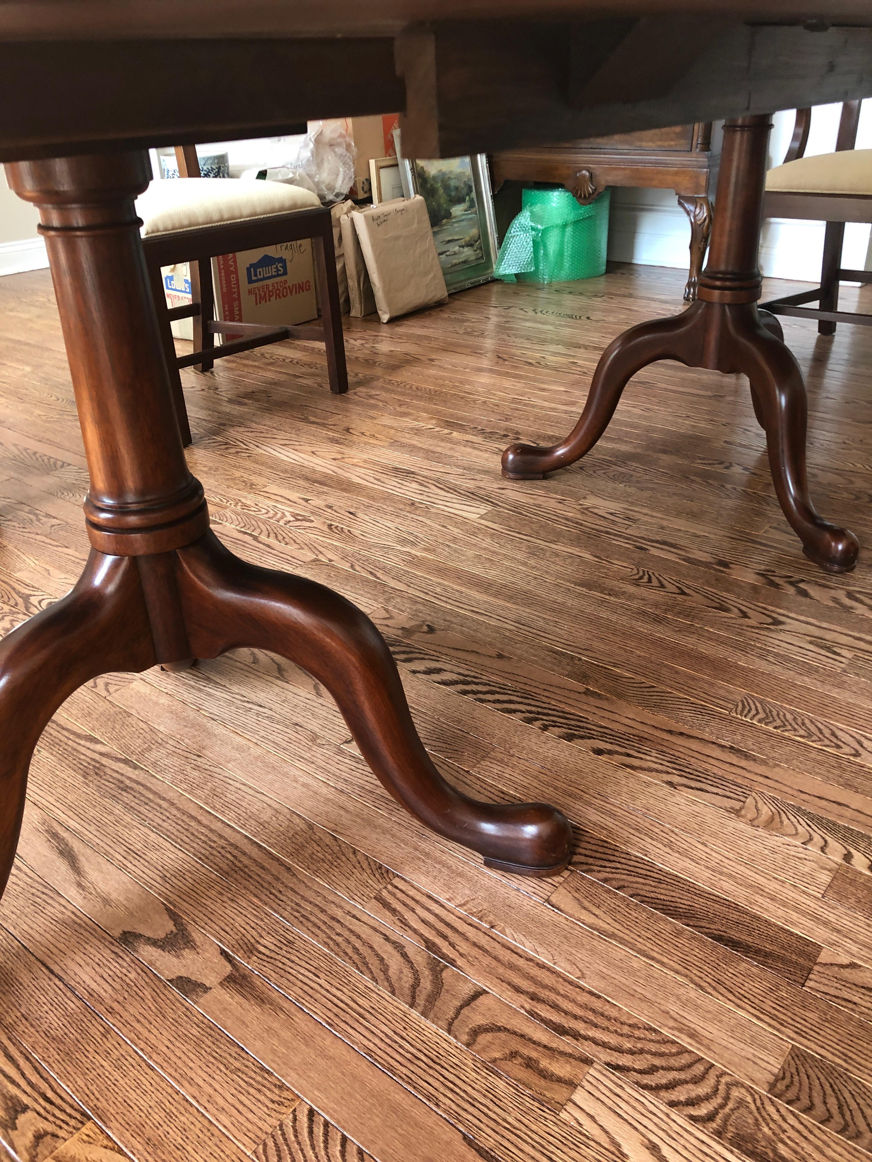 Chippendale Henkel Harris Stately Queen Anne Style Traditional Mahogany Dining Set
