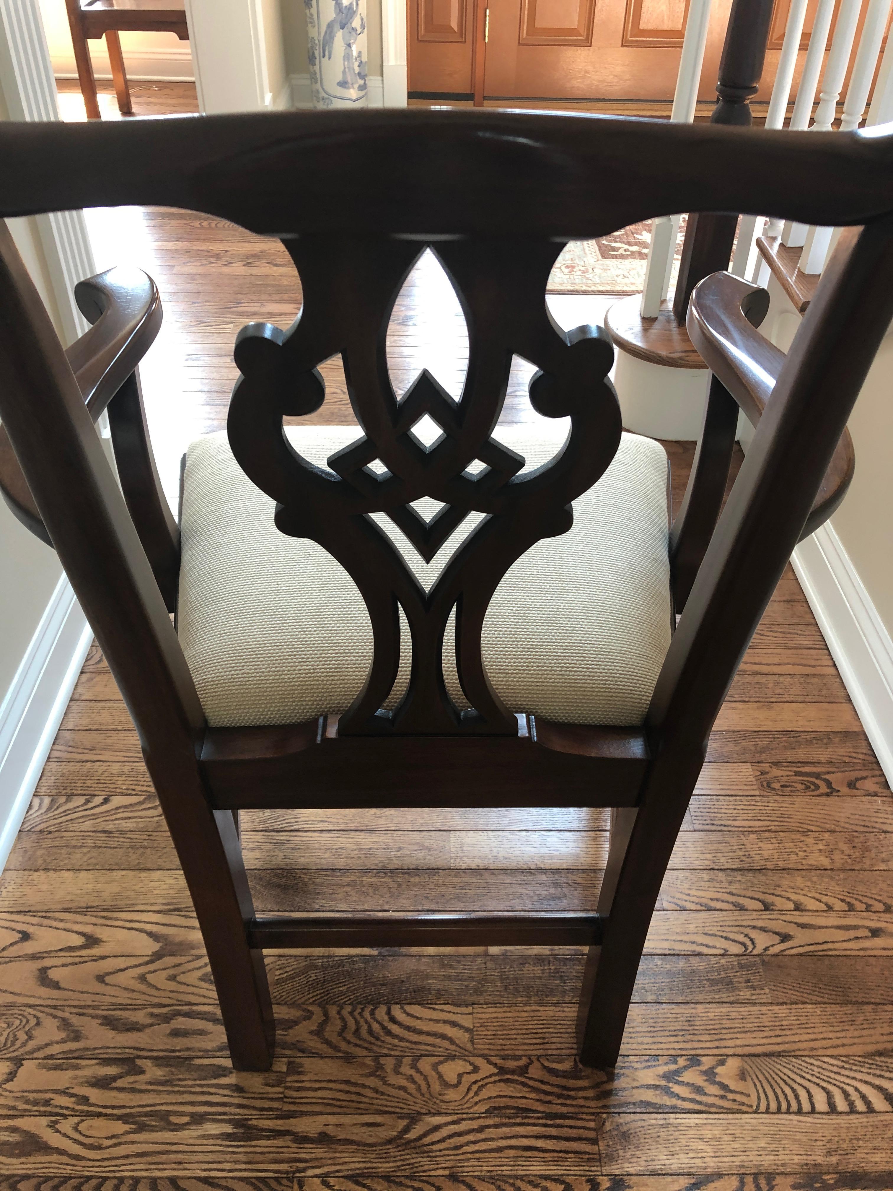Henkel Harris Stately Queen Anne Style Traditional Mahogany Dining Set In Good Condition In Hopewell, NJ