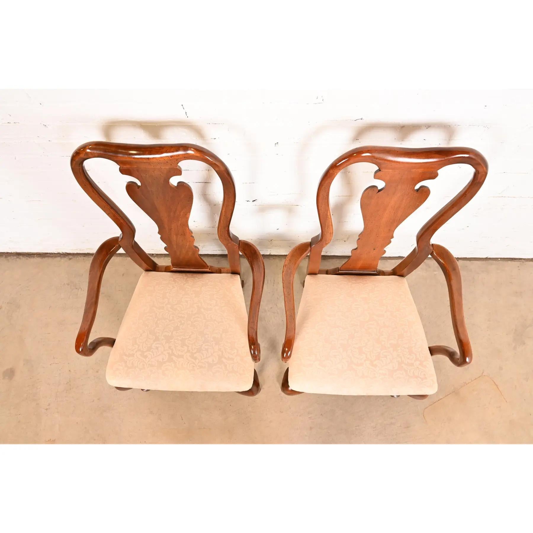 Fin du 20e siècle Fauteuils ou chaises de capitaine de salle à manger en acajou massif, style Henkel Harris en vente