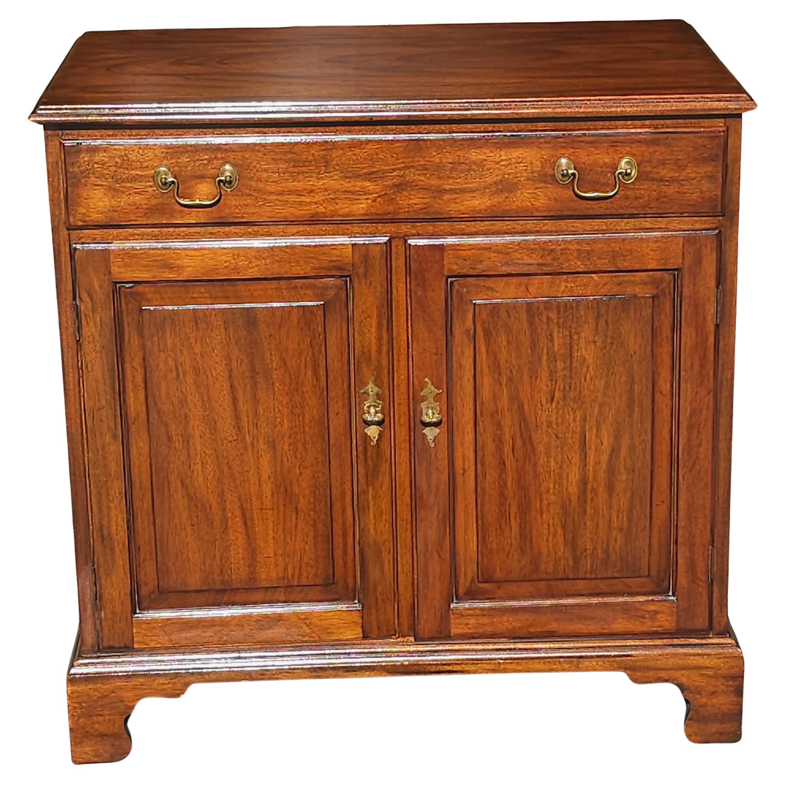 American Henkel Harris Virginia Galleries Chippendale Style Mahogany Bar Cabinet Server  For Sale