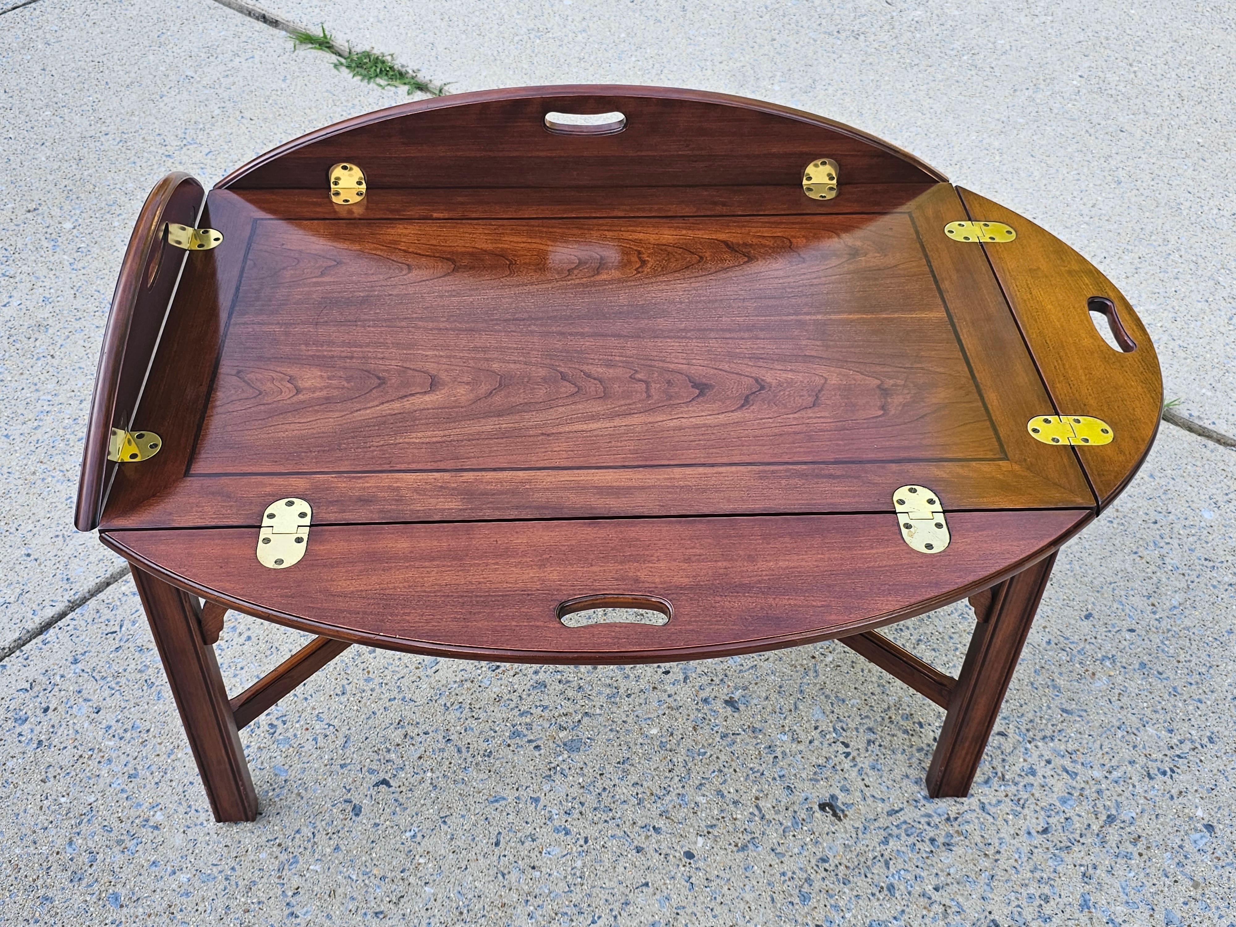 Henkel Harris Wild Black Cherry Butler's Cocktail / Coffee Table In Good Condition For Sale In Germantown, MD