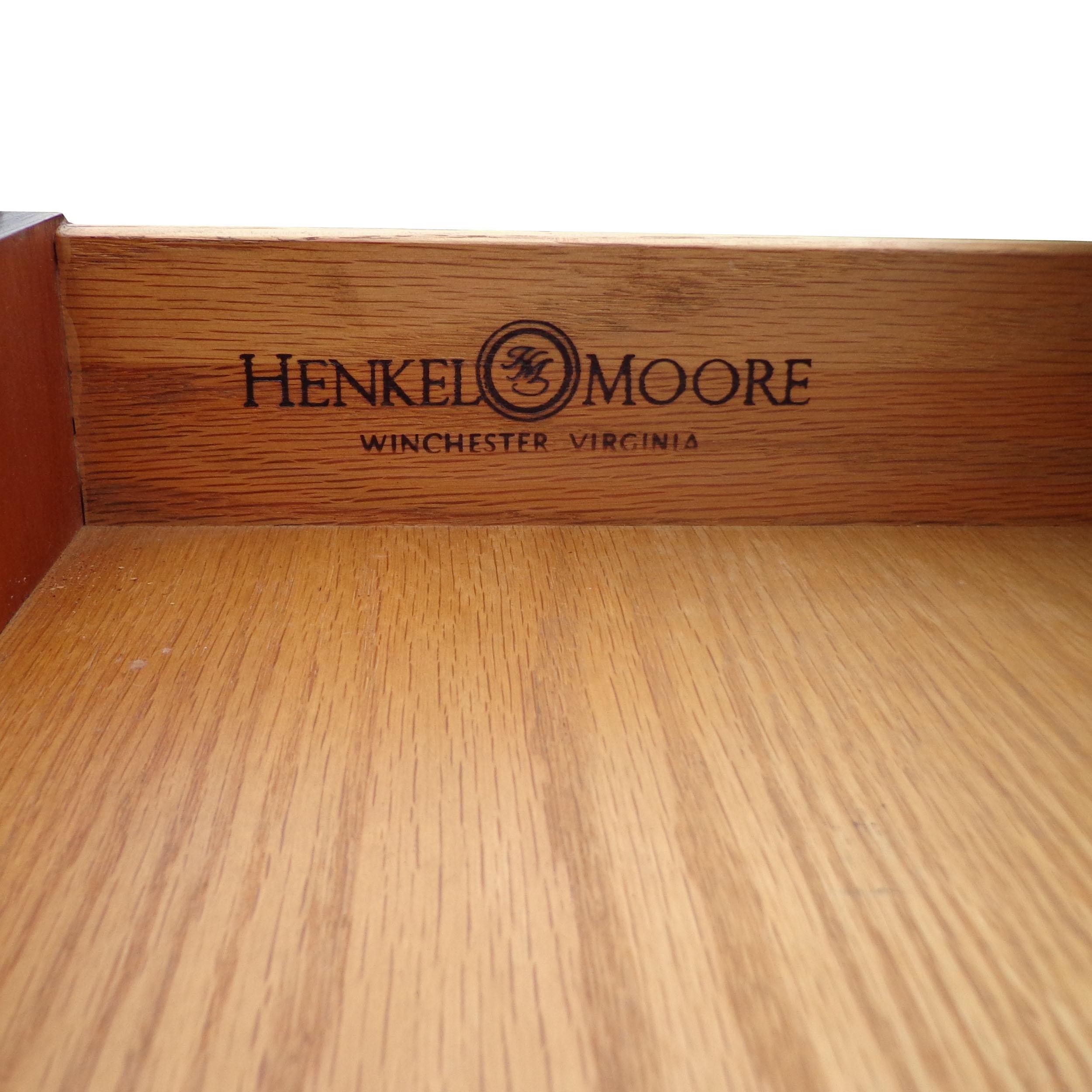 Henkel Moore Chippendale-Mahagoni-Leder-Schreibtisch mit Kugel- und Klauenplatte im Angebot 6