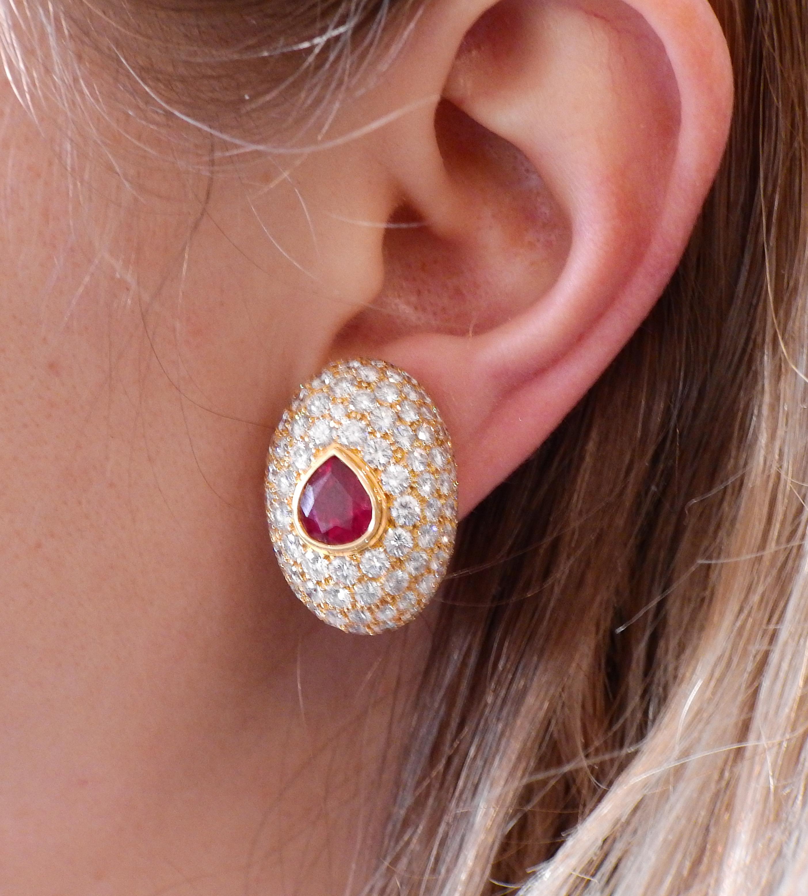 Hennell 15 Carat Diamond 6 Carat Ruby Gold Earrings In Excellent Condition For Sale In Lambertville, NJ