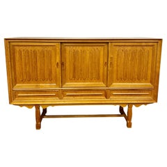 Henning Kjaernulf 1970 - Buffet brutaliste danois en chêne sculpté