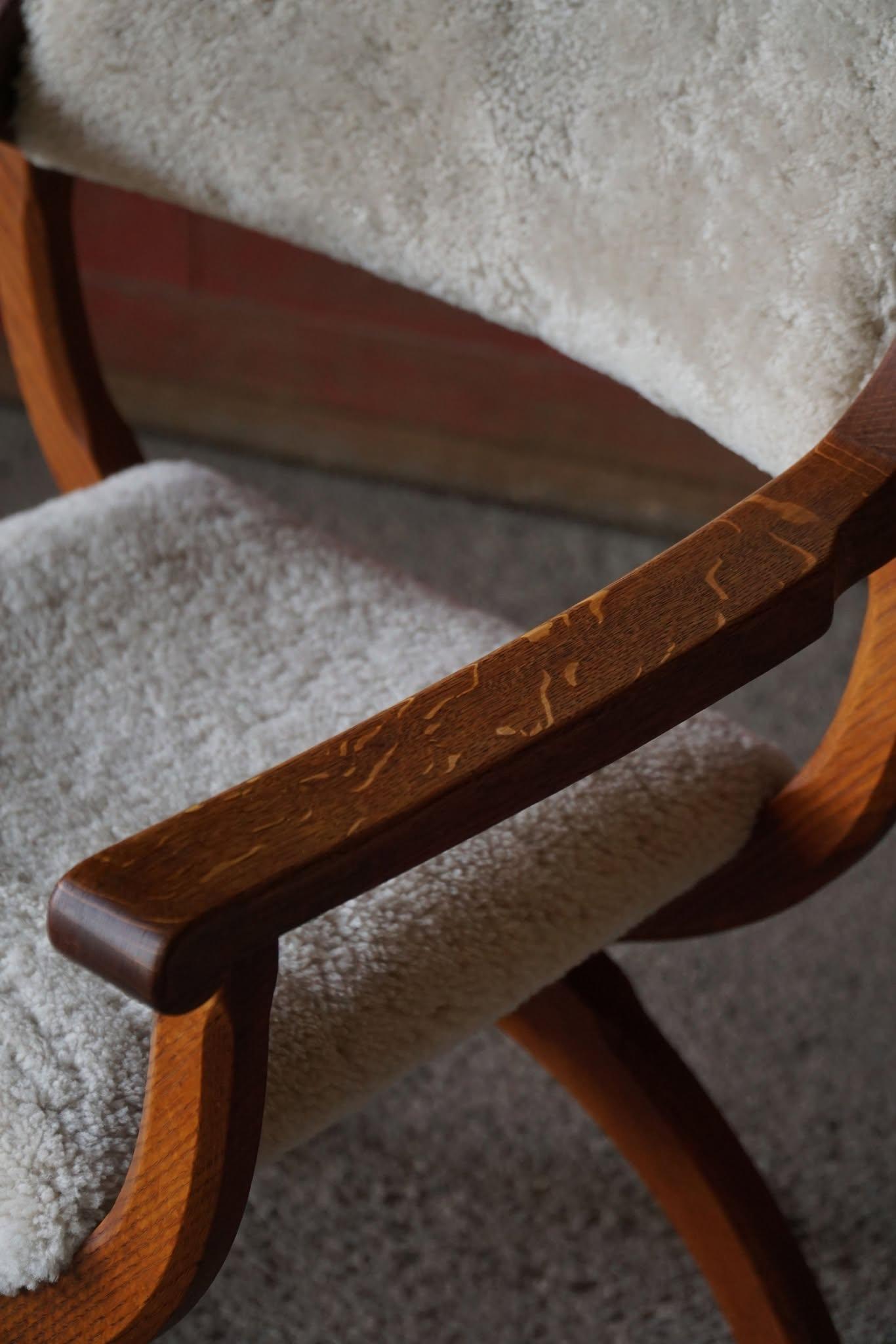 Henning Kjærnulf, fauteuils en Oak et laine d'agneau, Model No. en vente 4