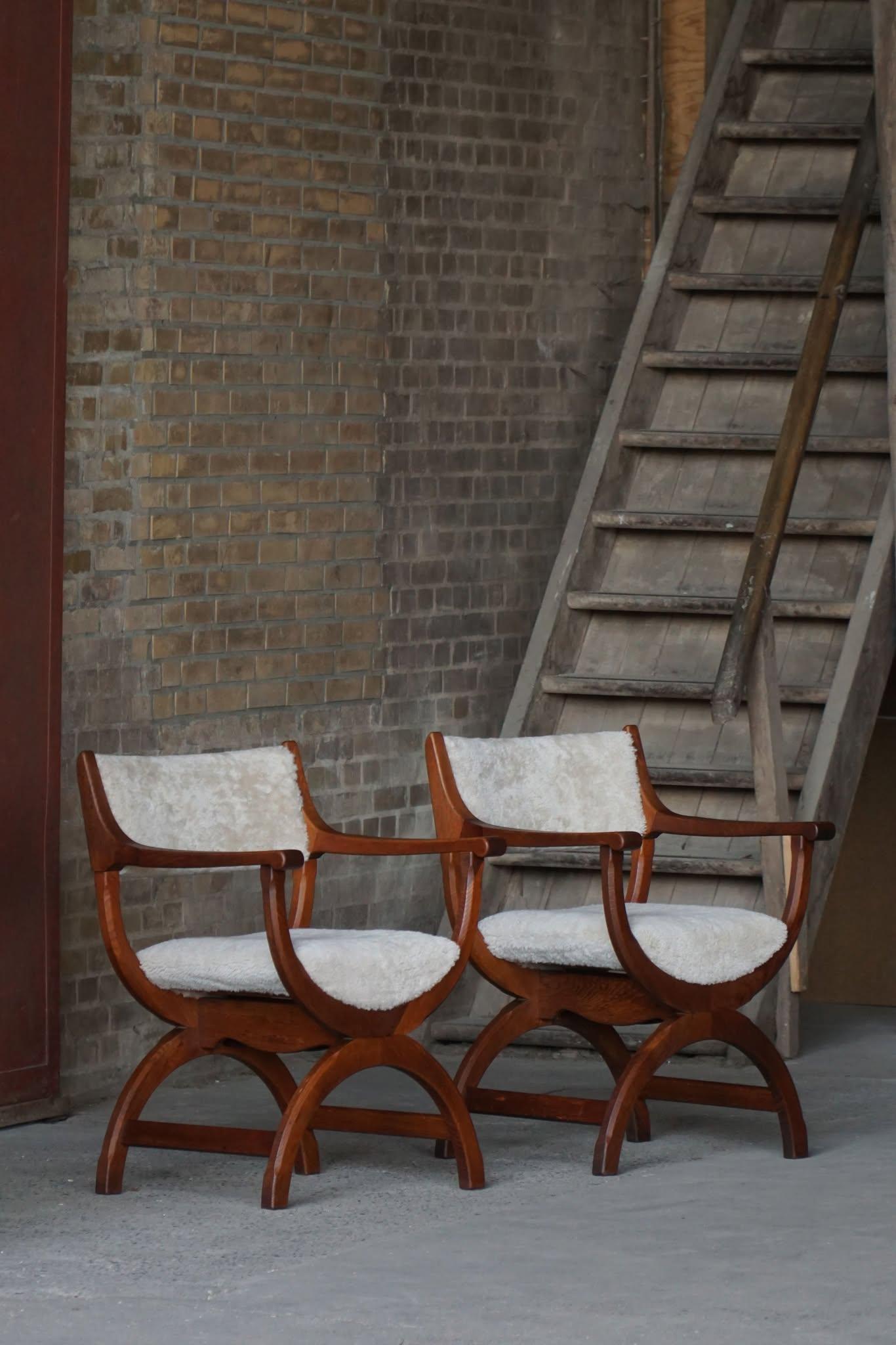 20ième siècle Henning Kjærnulf, fauteuils en Oak et laine d'agneau, Model No. en vente