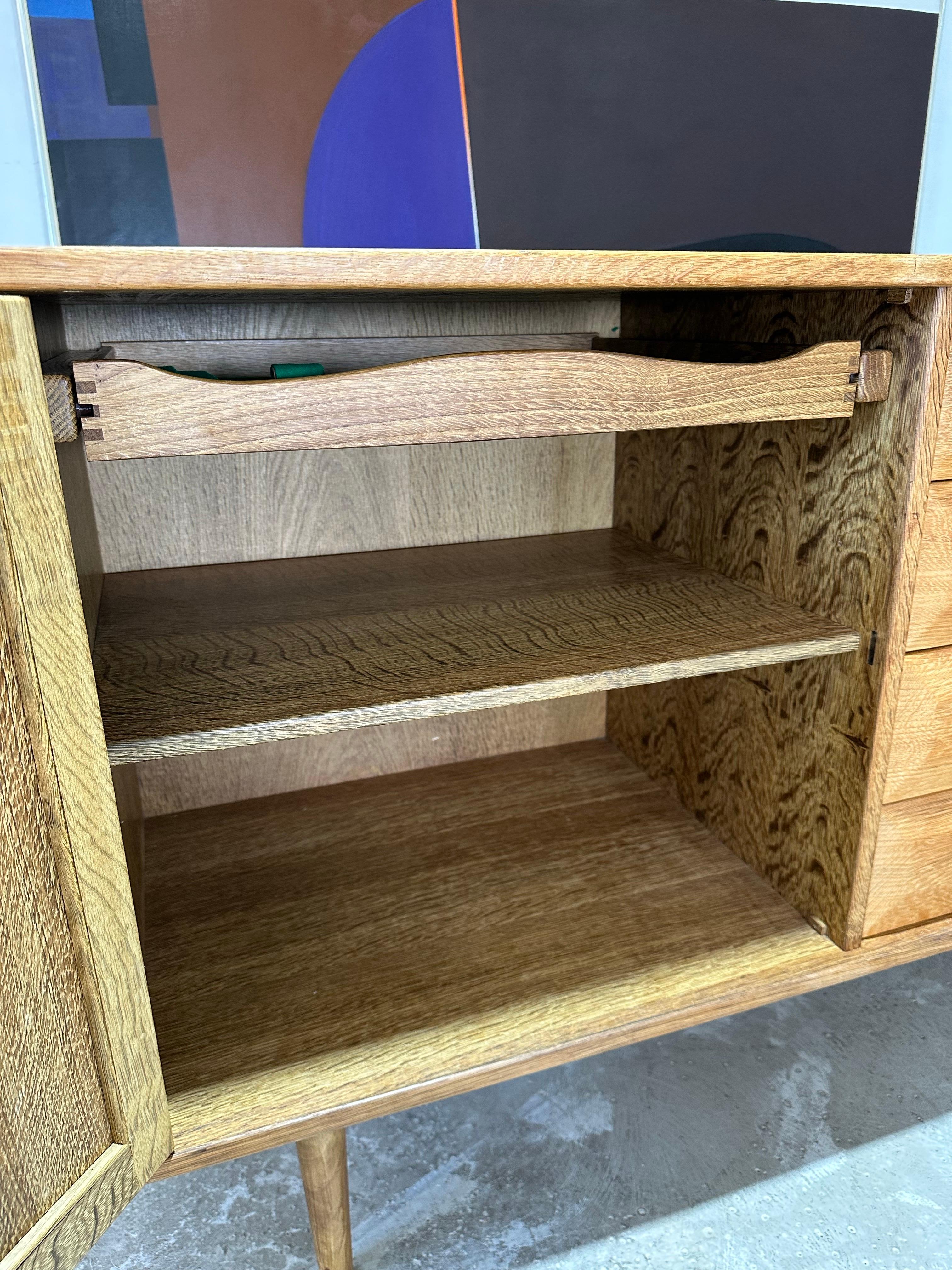 Henning Kjaernulf attrib. Mid Century Danish Oak Carved Brutalist Credenza in vendita 2