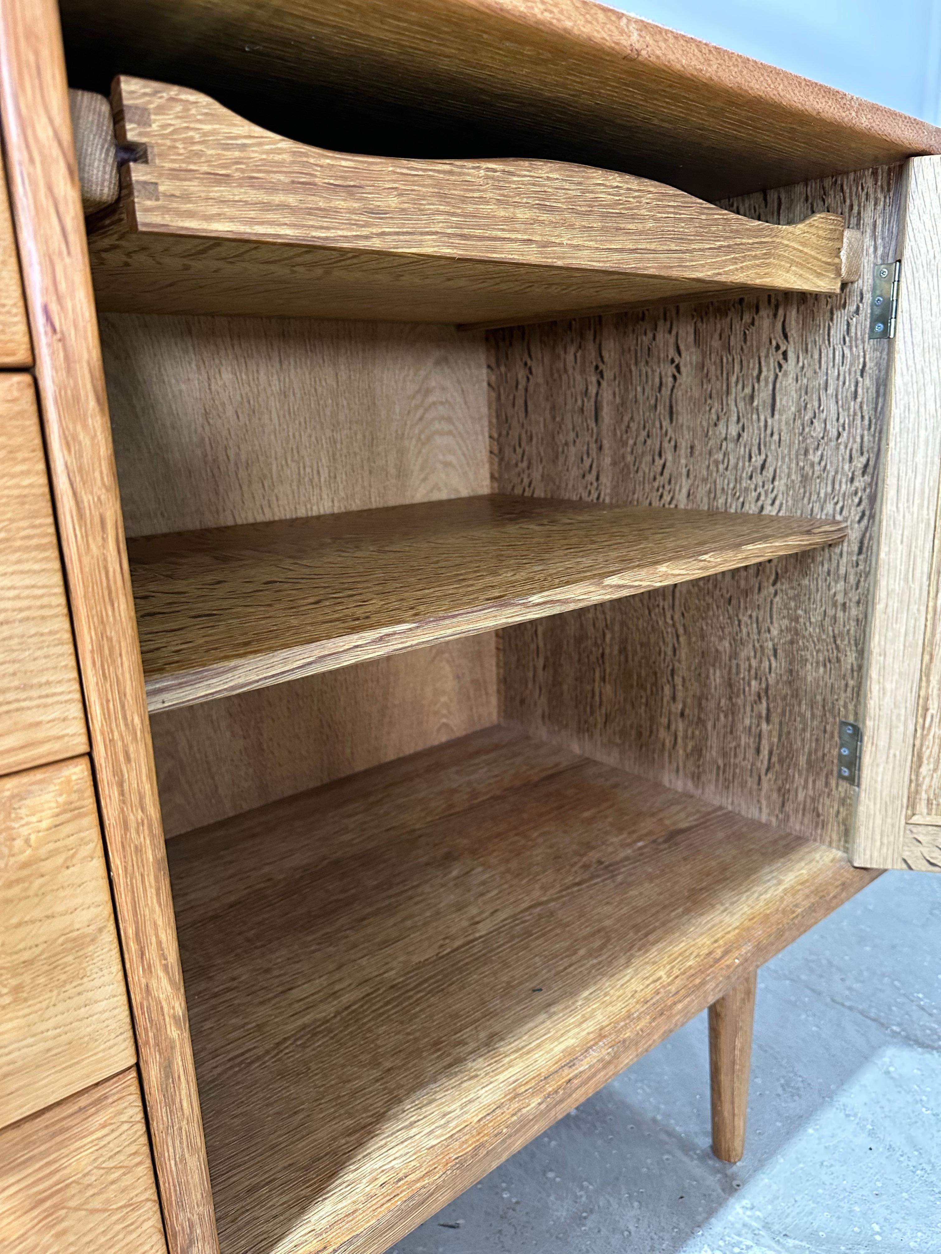 Henning Kjaernulf attrib. Mid Century Danish Oak Carved Brutalist Credenza in vendita 3