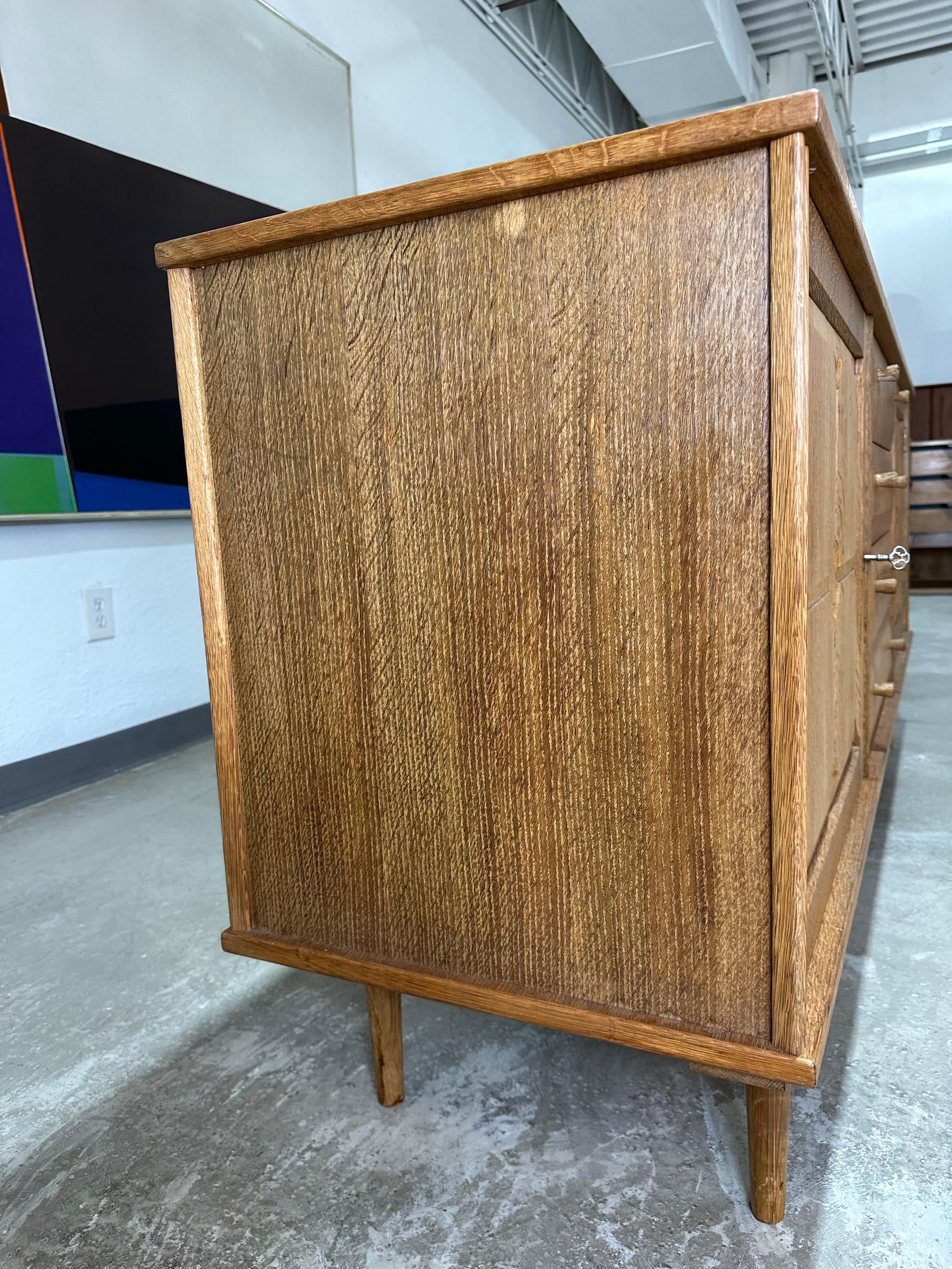 Henning Kjaernulf attrib. Mid Century Danish Oak Carved Brutalist Credenza in vendita 5