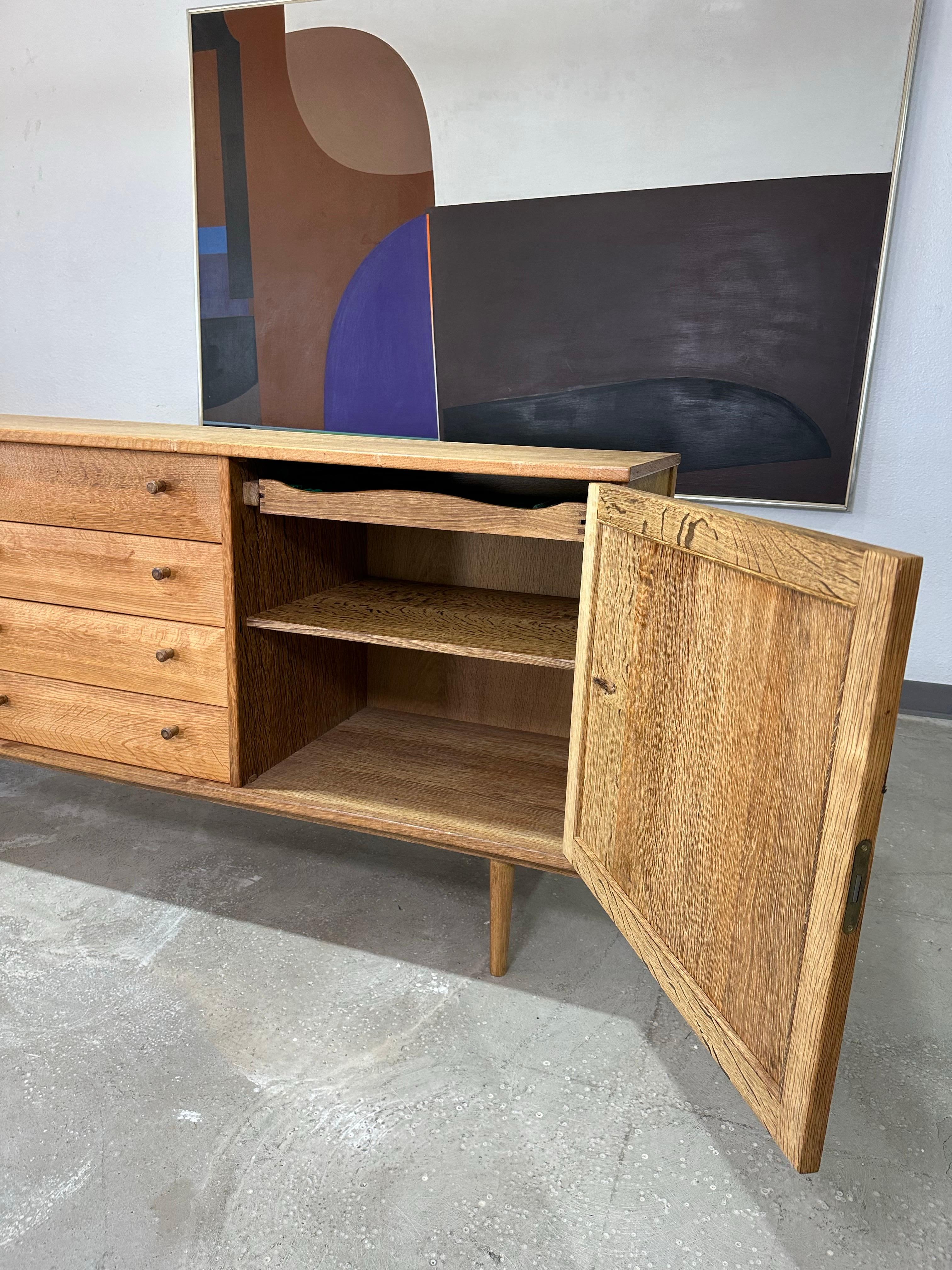 Quercia Henning Kjaernulf attrib. Mid Century Danish Oak Carved Brutalist Credenza in vendita