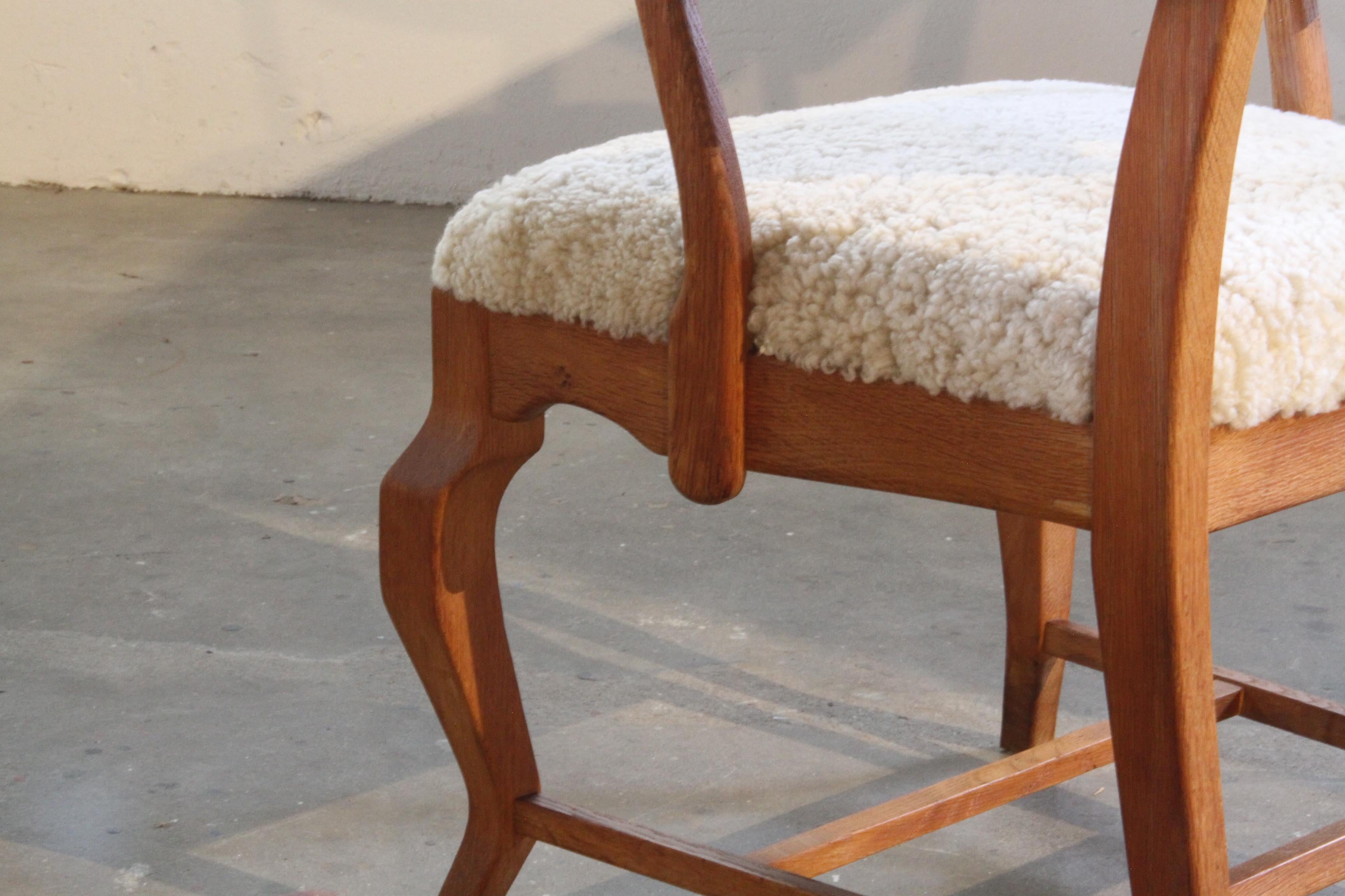 Sillones Brutalistas Henning Kjaernulf de Roble con pegatina original en venta 4