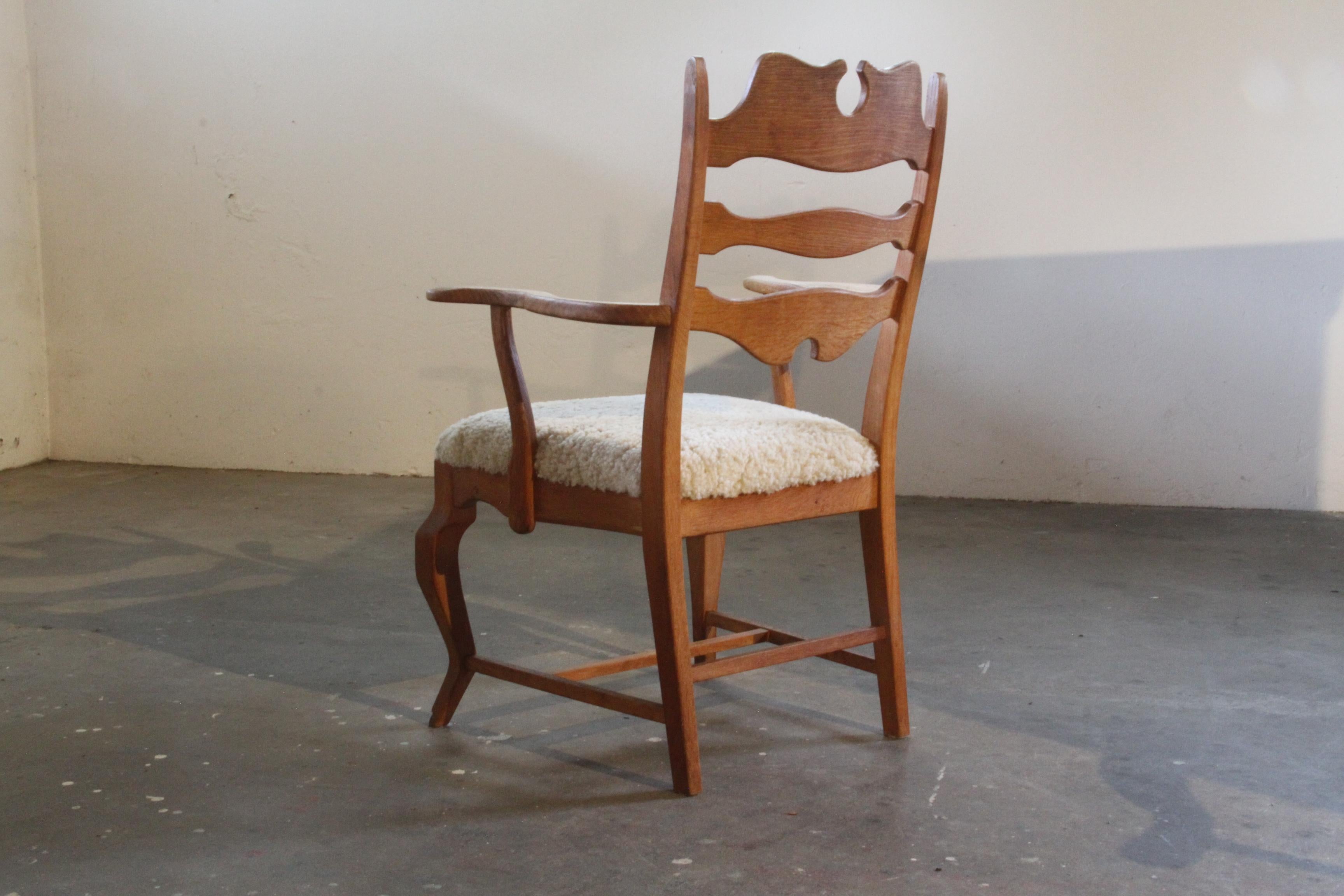 Sillones Brutalistas Henning Kjaernulf de Roble con pegatina original Danés en venta