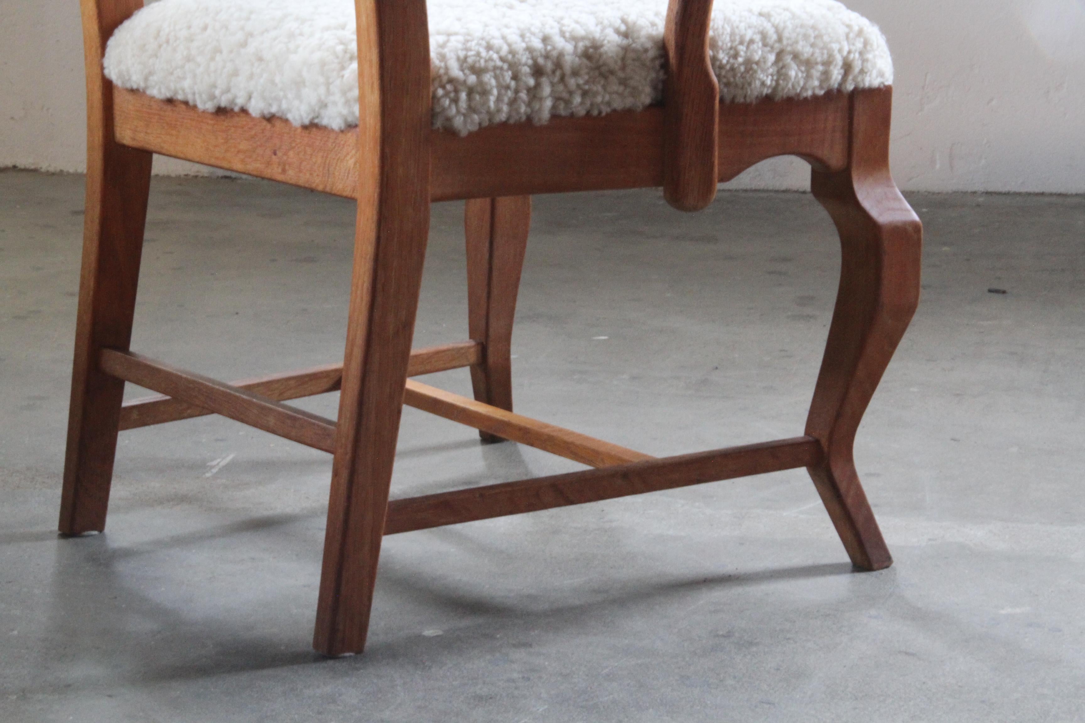 Sillones Brutalistas Henning Kjaernulf de Roble con pegatina original en Bueno estado para la venta en Store Heddinge, DK