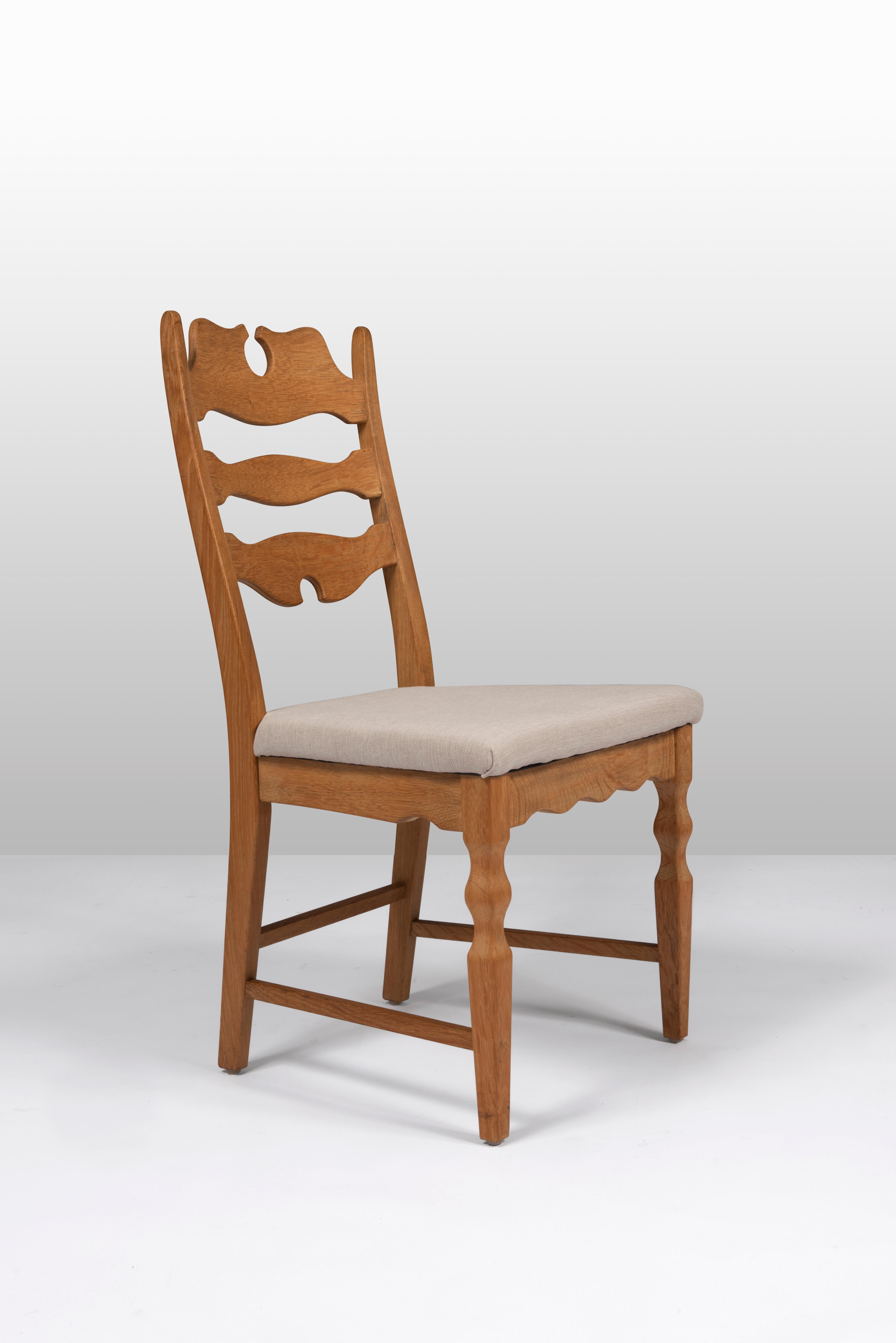 Henning Kjaernulf Razorblade Oak Set of 6 Dining Chairs, 1960's In Good Condition For Sale In Uccle, BE