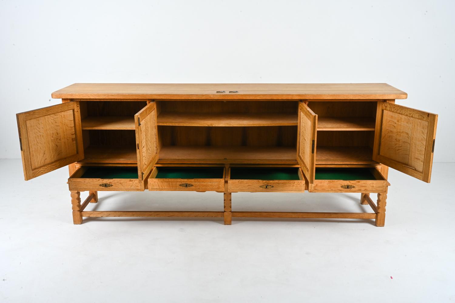 Henning Kjærnulf Dänisches Modernes Sideboard aus weißer Eiche, um 1970 1