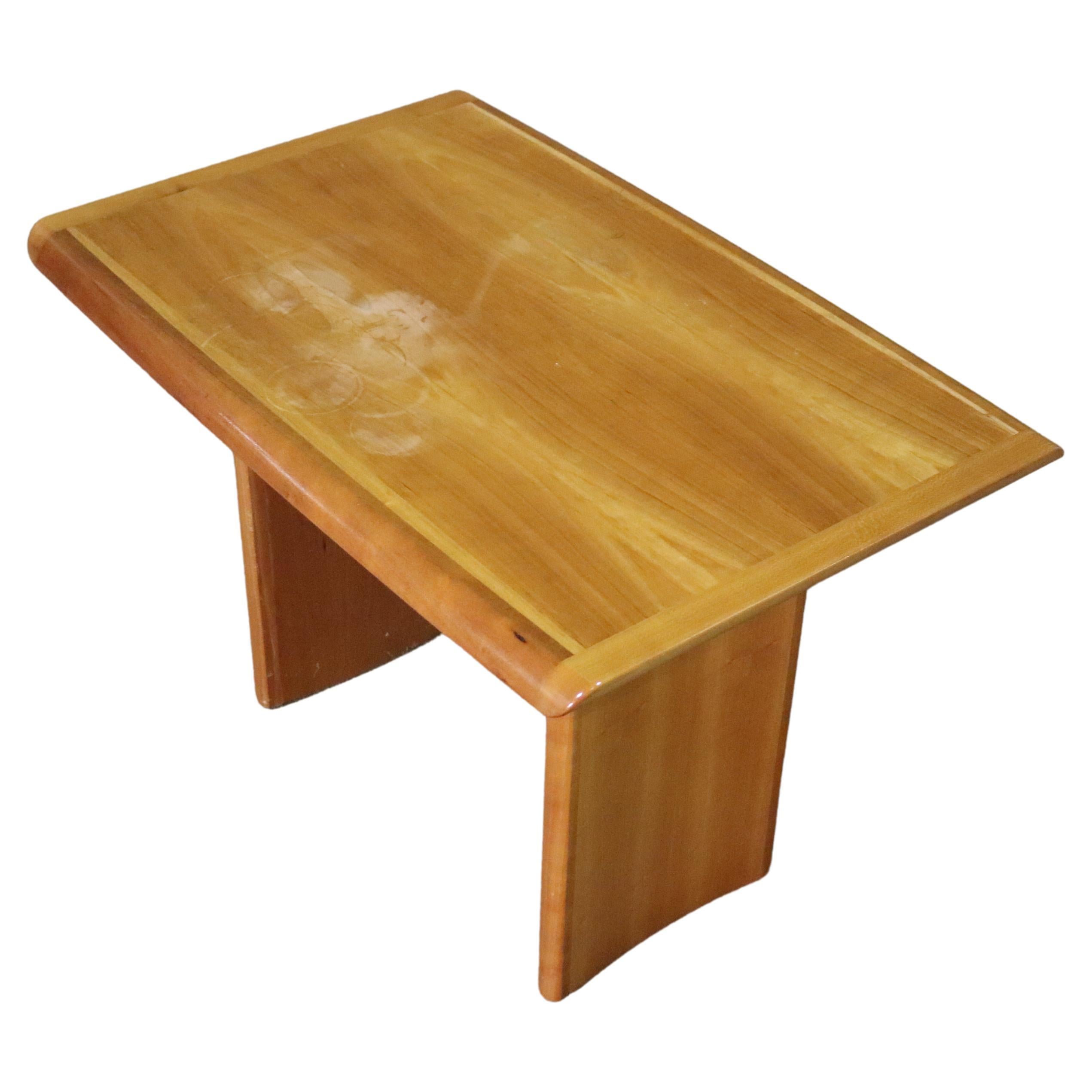 Table d'appoint en teck conçue par Henning Kjaernulf en vente