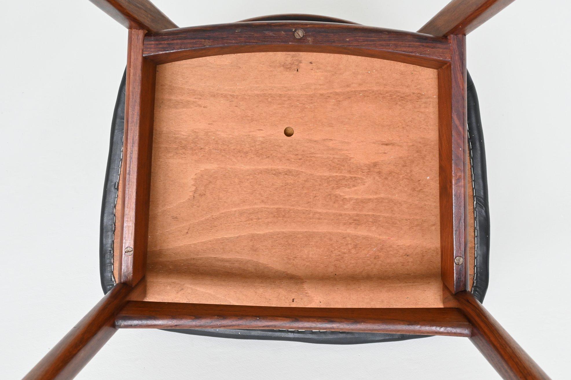 Sedie da pranzo Henning Kjaernulf in teak Bruno Hansen Danimarca 1962 13
