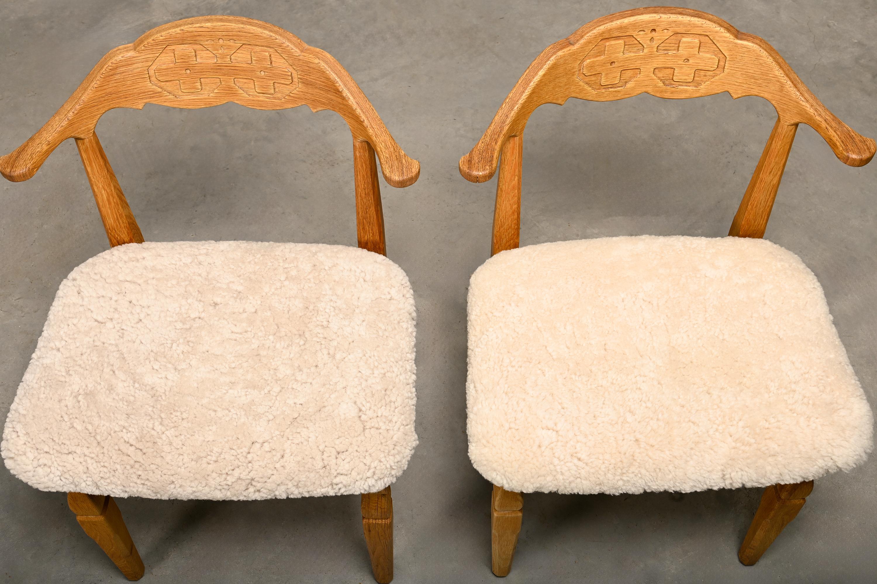 Set di sedie da pranzo Henning Kjærnulf in Oak e pelle di pecora, Danimarca, anni '60 in vendita 6