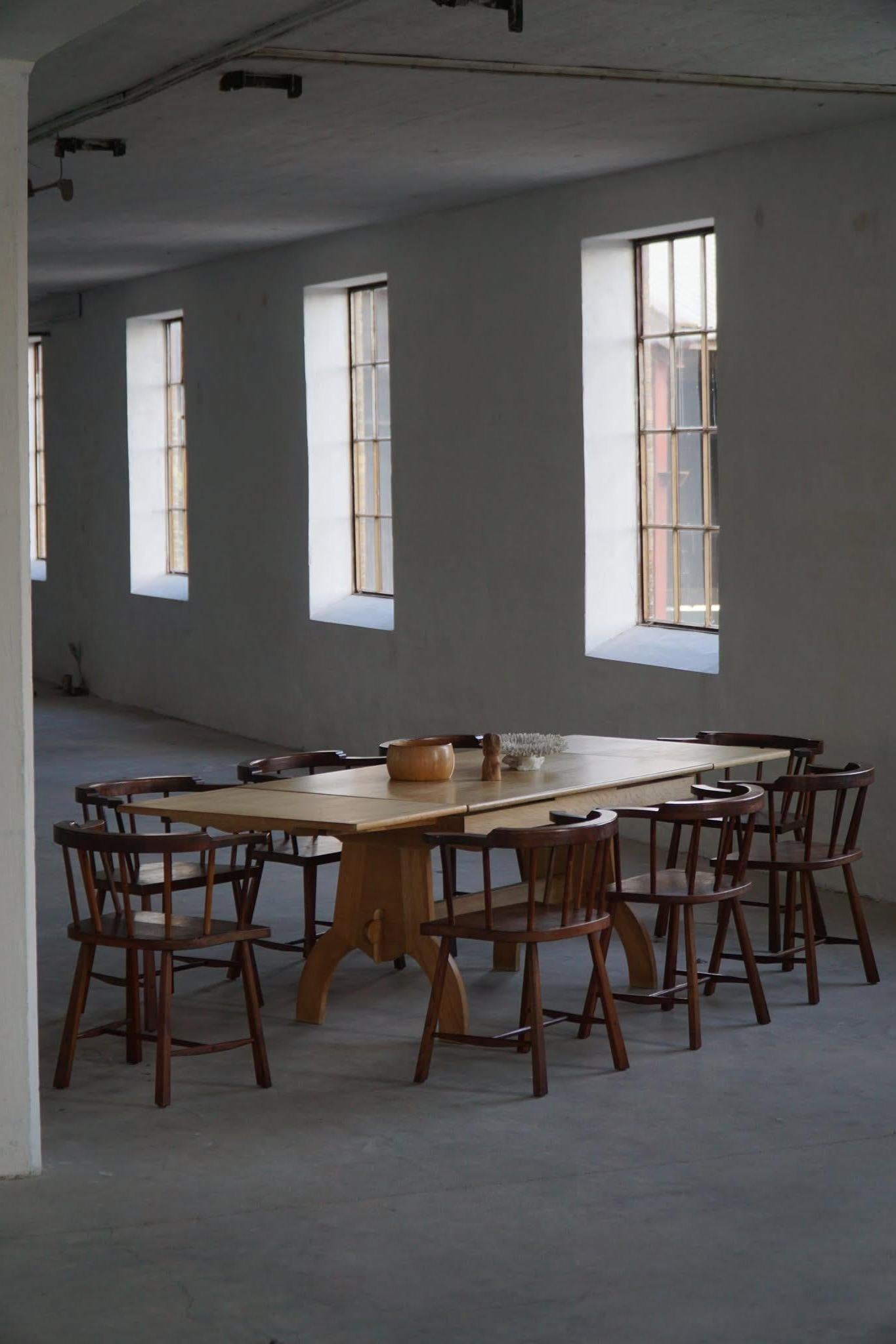 Henning Kjærnulf, Table de salle à manger à rallonge en Oak, Moderne danois, milieu du 20e siècle en vente 3