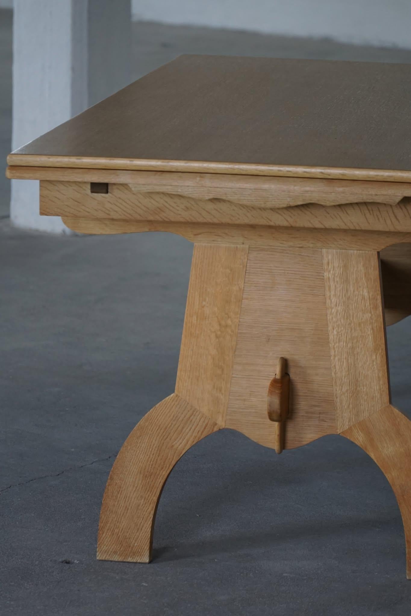 Henning Kjærnulf, Table de salle à manger à rallonge en Oak, Moderne danois, milieu du 20e siècle en vente 6