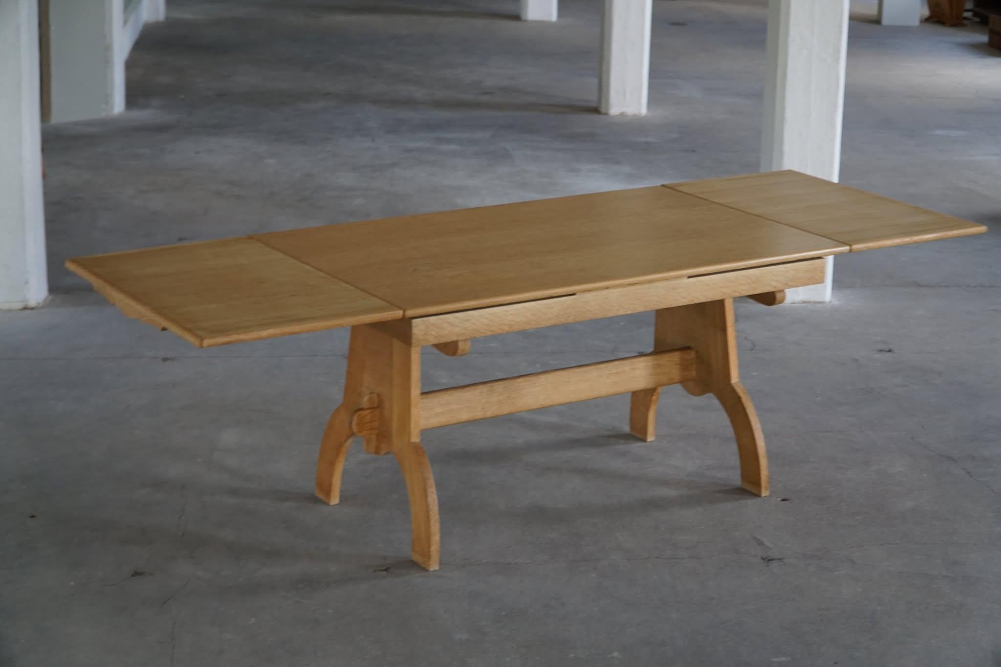 Scandinave moderne Henning Kjærnulf, Table de salle à manger à rallonge en Oak, Moderne danois, milieu du 20e siècle en vente