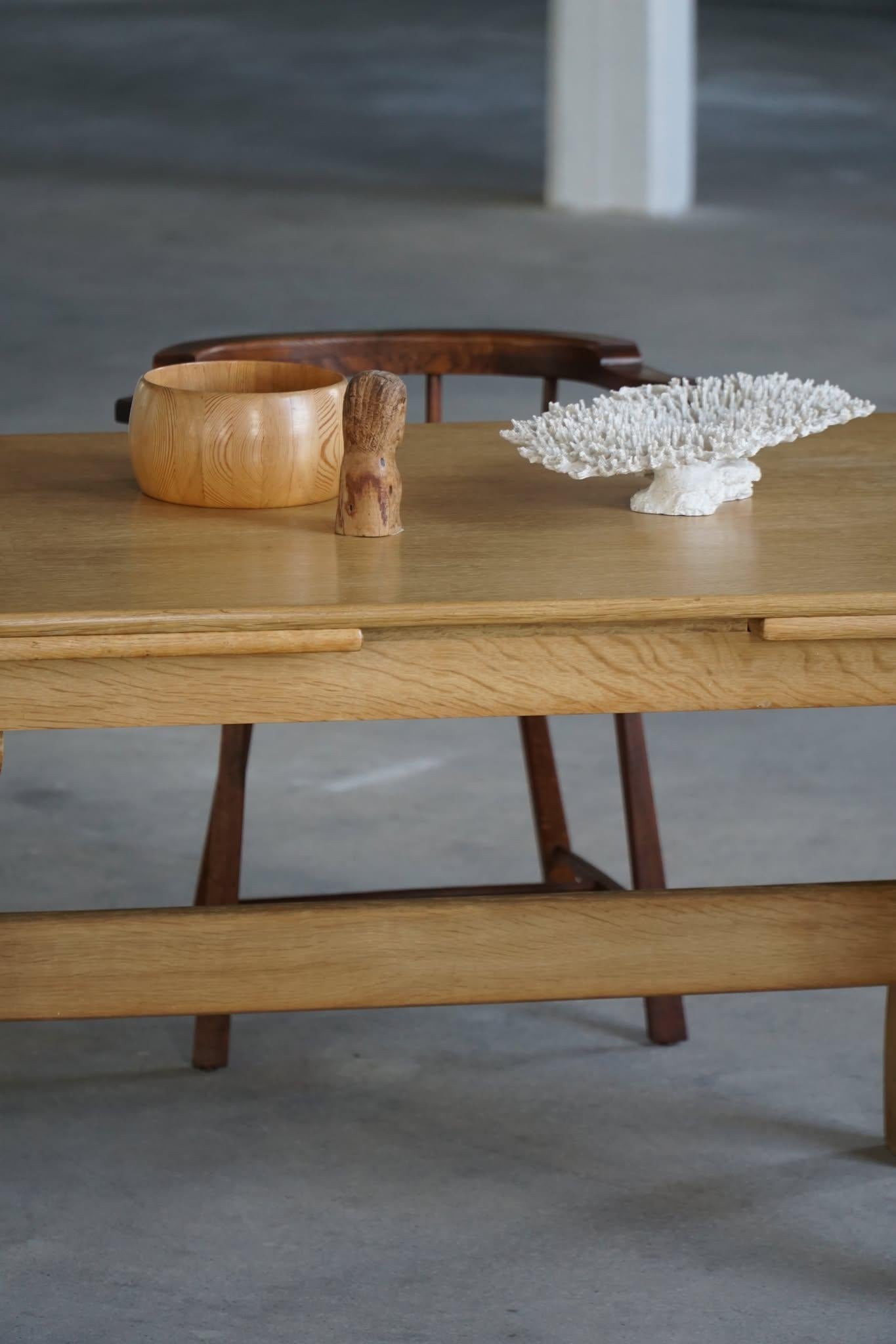 Chêne Henning Kjærnulf, Table de salle à manger à rallonge en Oak, Moderne danois, milieu du 20e siècle en vente