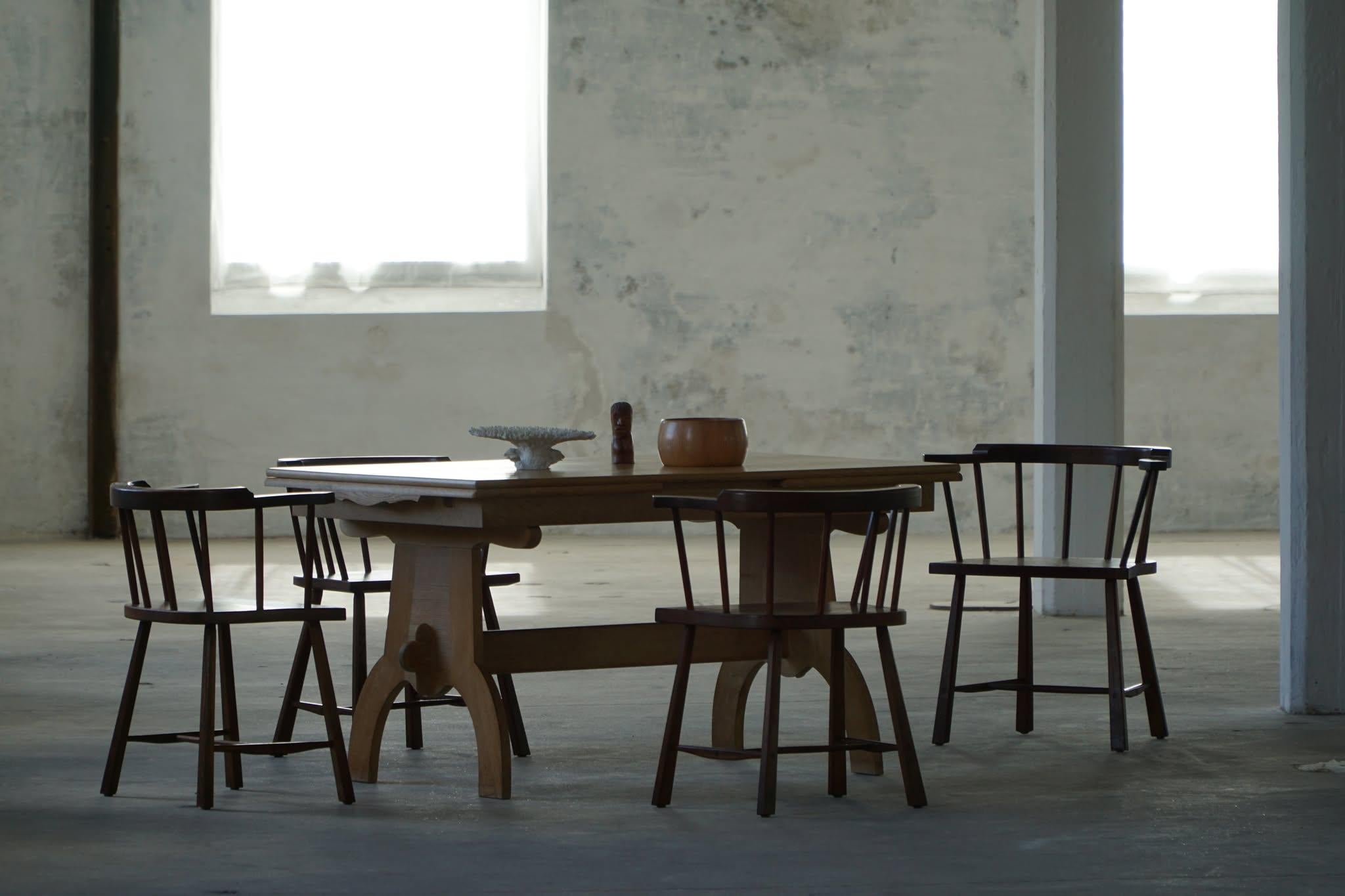 Henning Kjærnulf, Table de salle à manger à rallonge en Oak, Moderne danois, milieu du 20e siècle en vente 1
