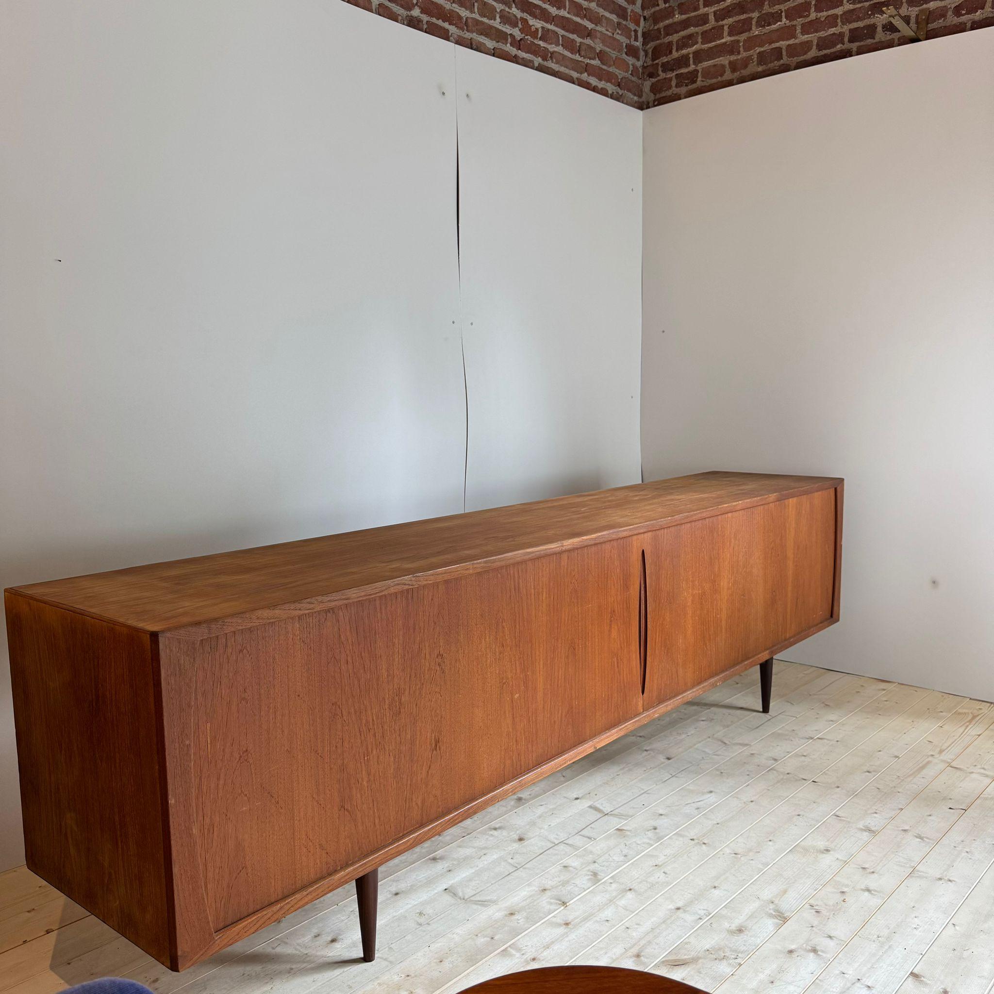 Henning Kjaernulf for Bruno Hansen, teak sideboard, Denmark 1960 In Good Condition For Sale In Torino, IT