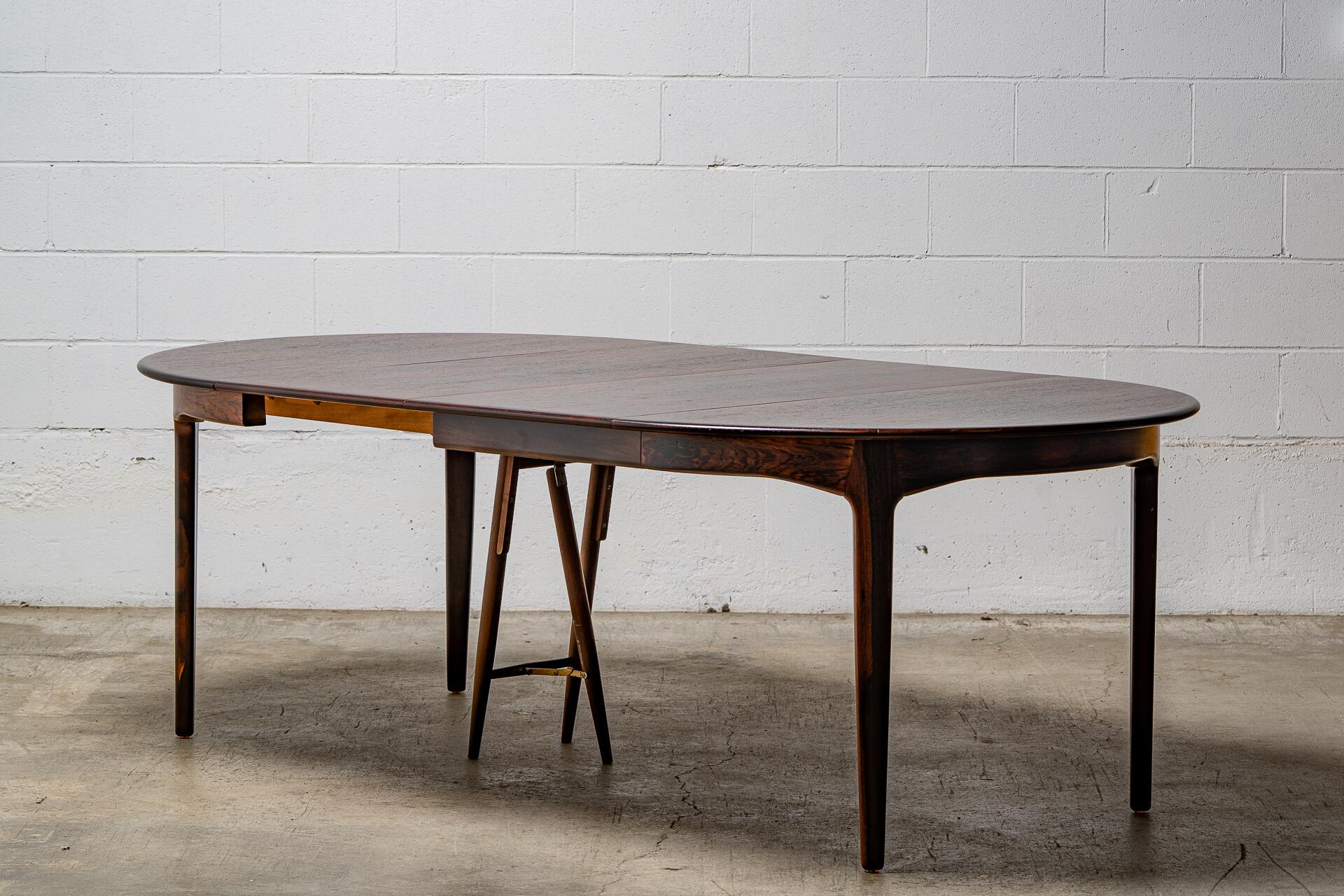 Mid-Century Modern Henning Kjaernulf pour Sorø Stolefabrik - Table de salle à manger à rallonge du début des années 1950 en vente
