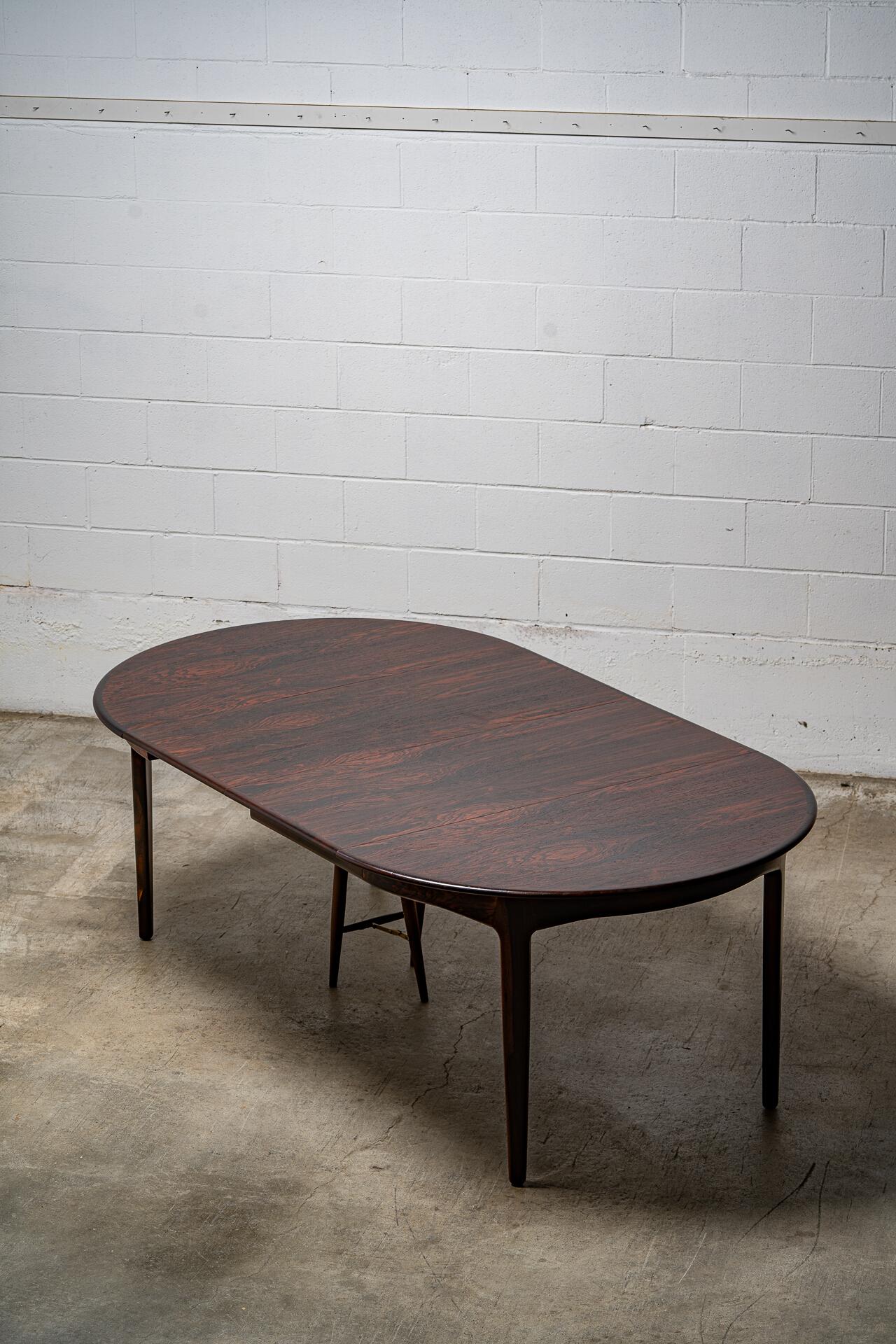 Milieu du XXe siècle Henning Kjaernulf pour Sorø Stolefabrik - Table de salle à manger à rallonge du début des années 1950 en vente
