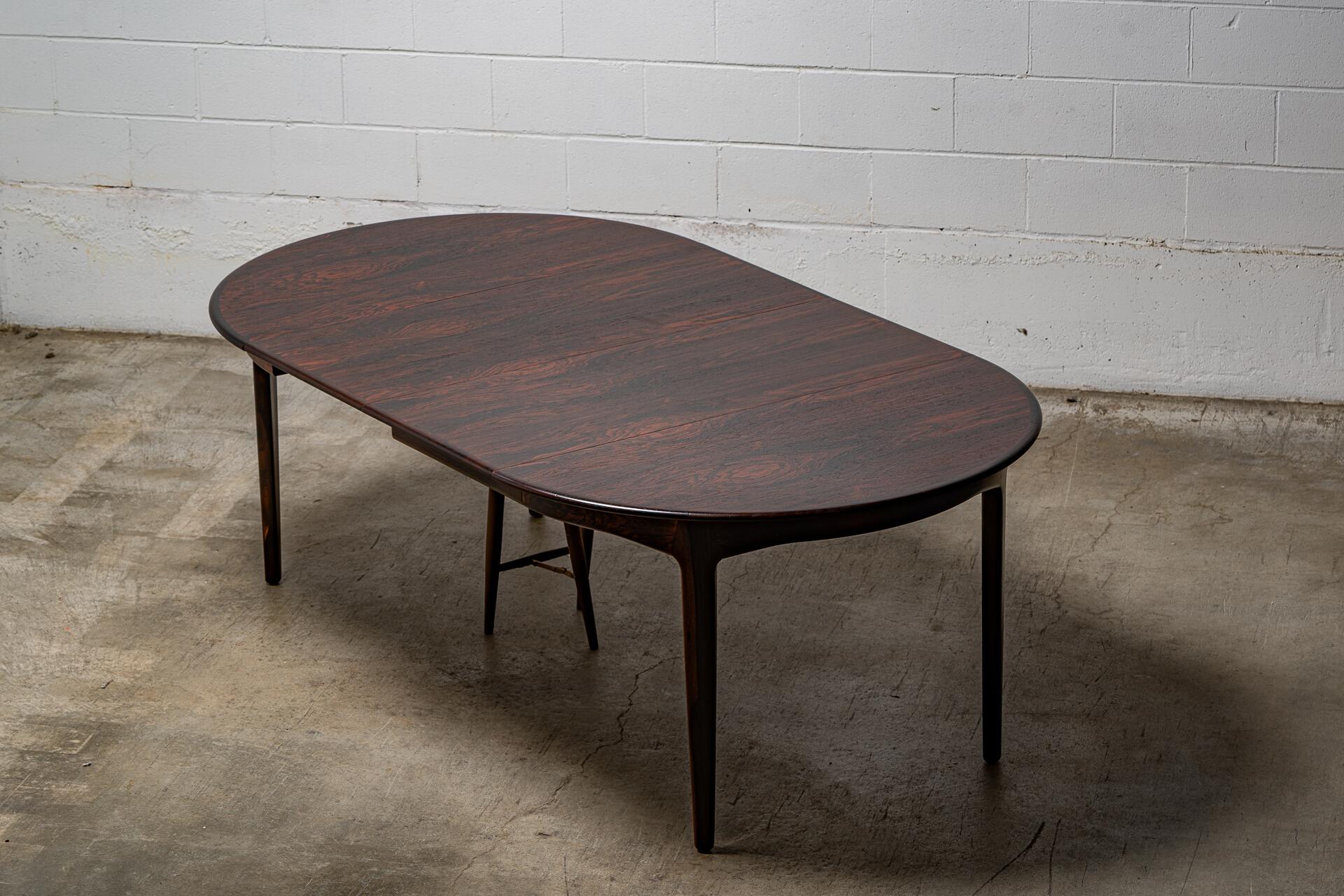 Bois de rose Henning Kjaernulf pour Sorø Stolefabrik - Table de salle à manger à rallonge du début des années 1950 en vente