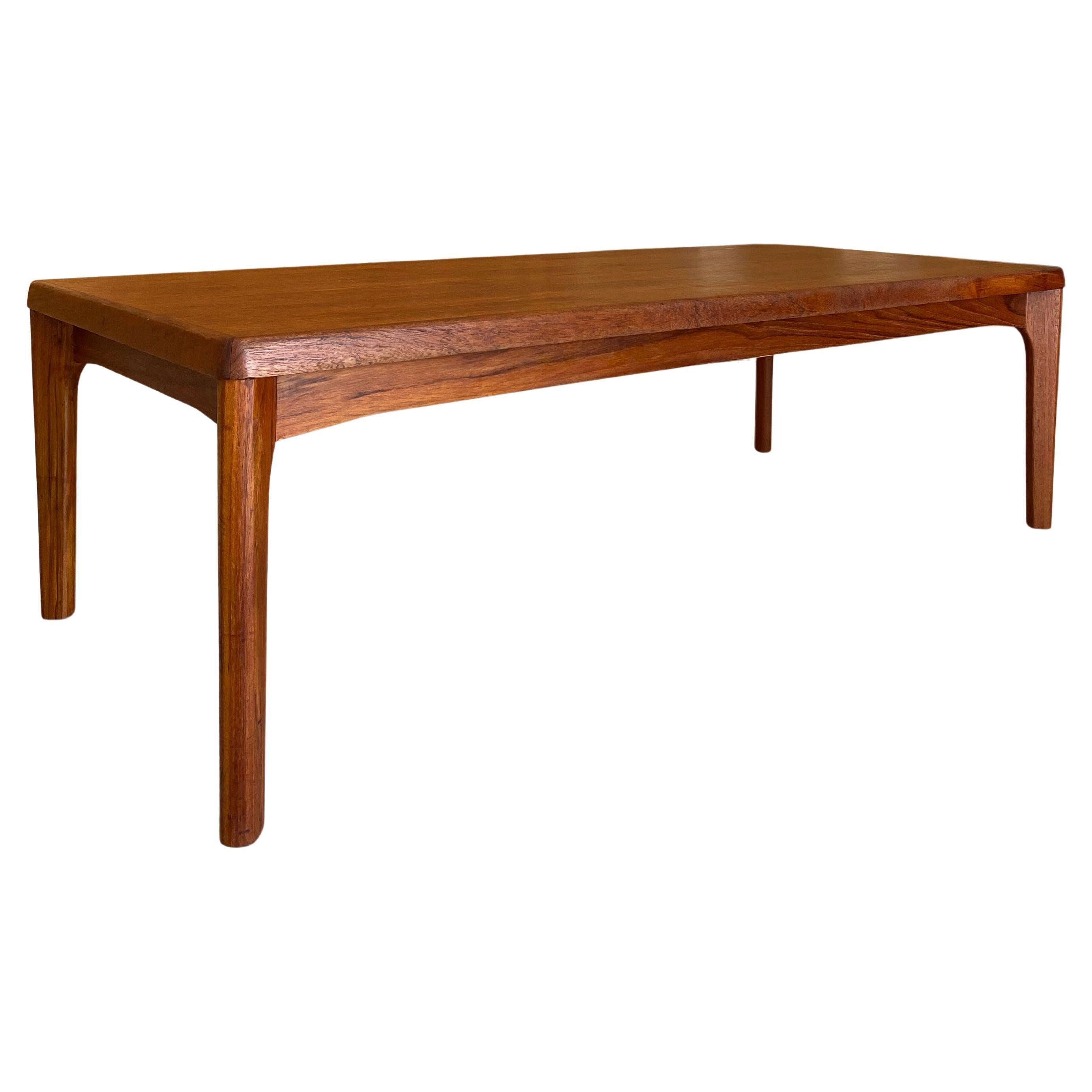 Hand-Crafted Tables basses