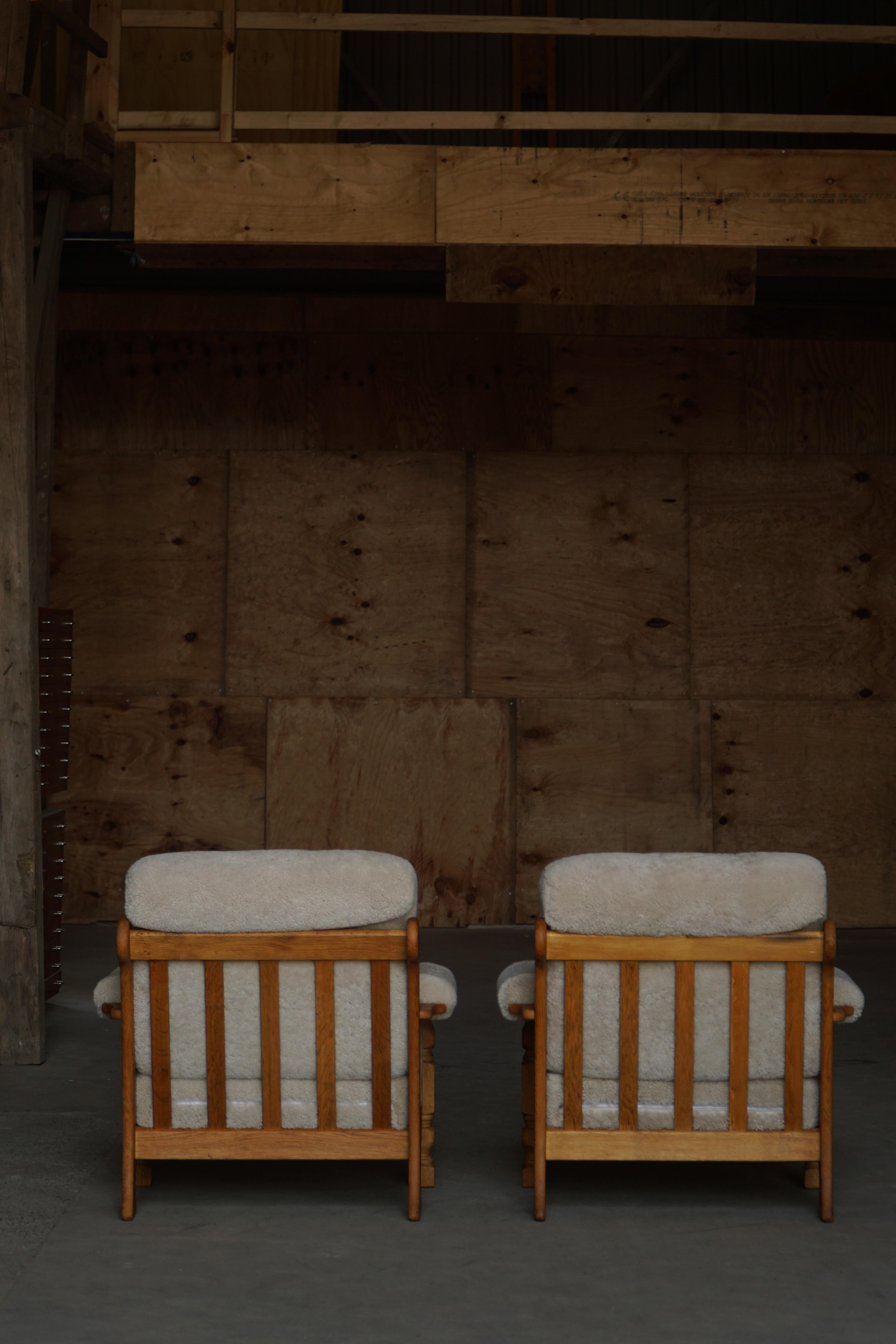 Henning Kjærnulf, Chaises longues en Oak et laine d'agneau, milieu du siècle danois, 1960s en vente 3