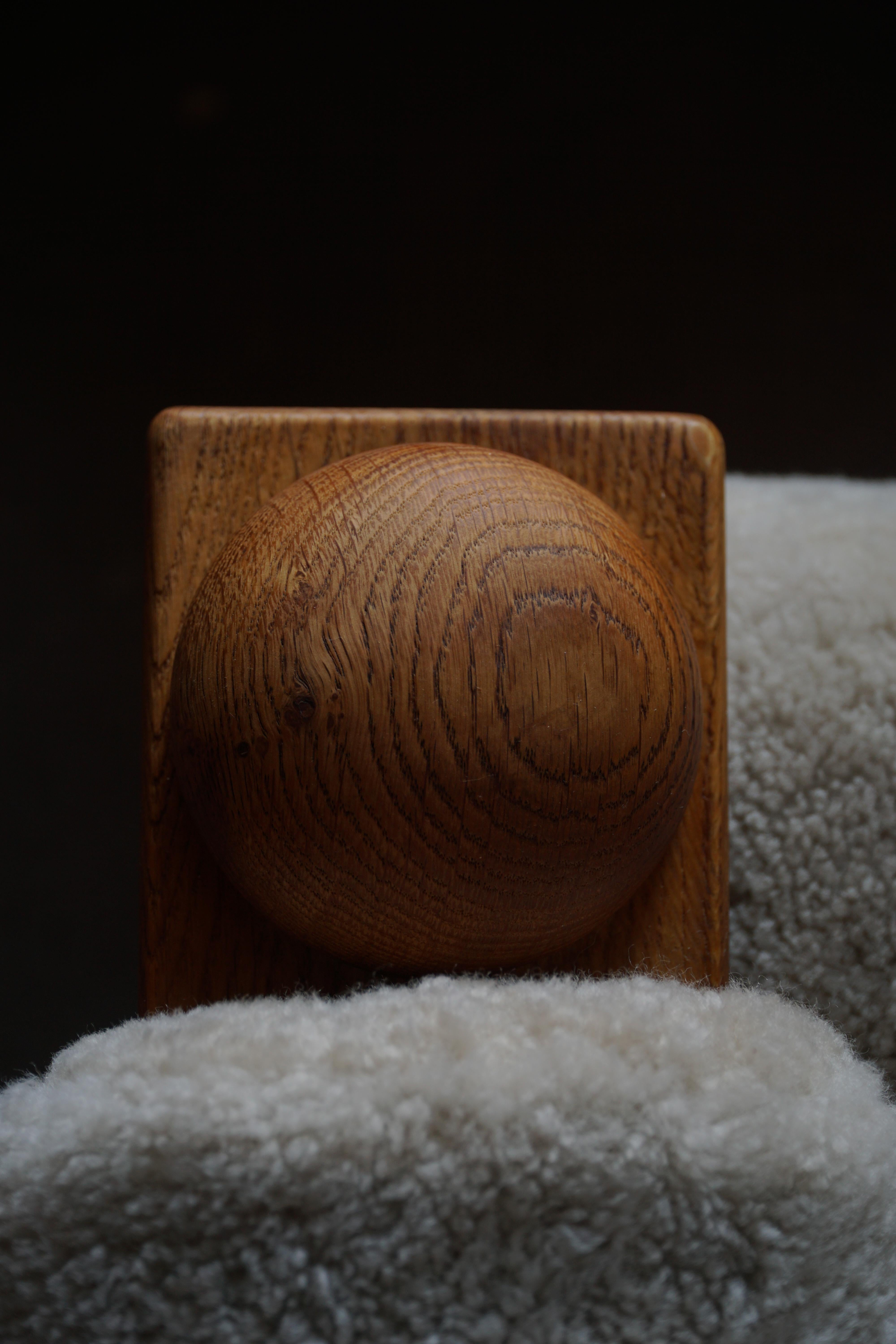Henning Kjærnulf, Chaises longues en Oak et laine d'agneau, milieu du siècle danois, 1960s en vente 9