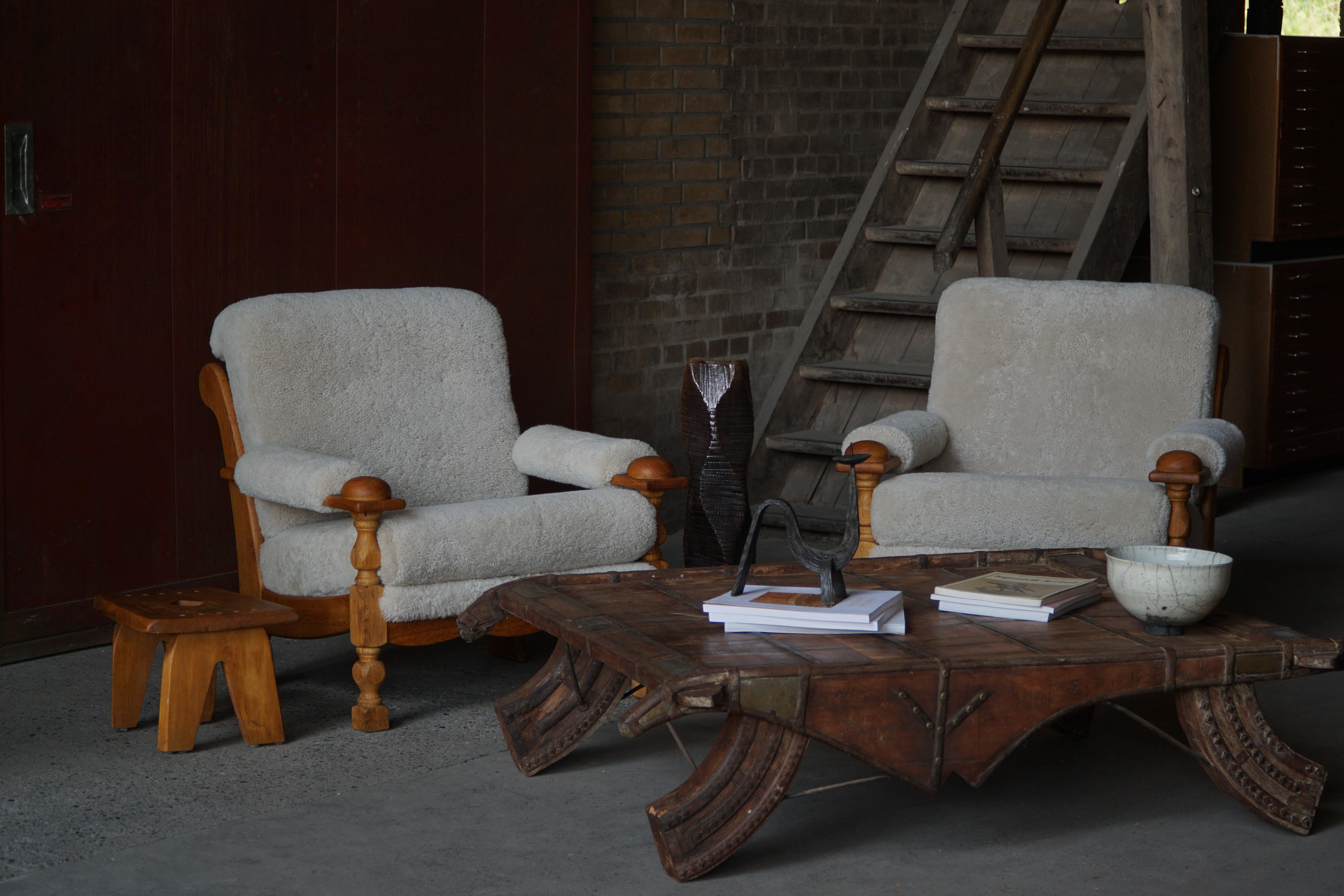Henning Kjærnulf, Chaises longues en Oak et laine d'agneau, milieu du siècle danois, 1960s en vente 13
