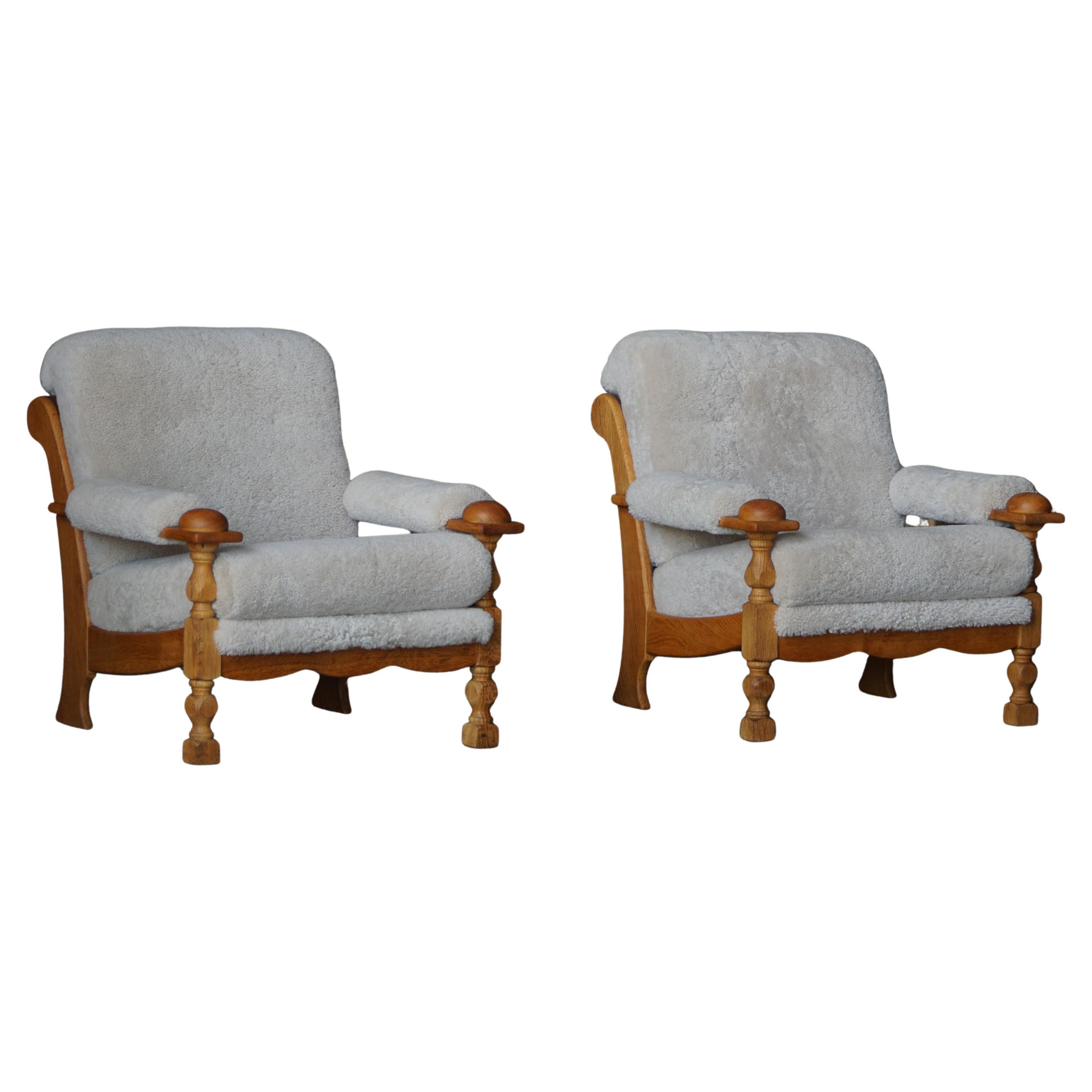 Henning Kjærnulf, Chaises longues en Oak et laine d'agneau, milieu du siècle danois, 1960s en vente
