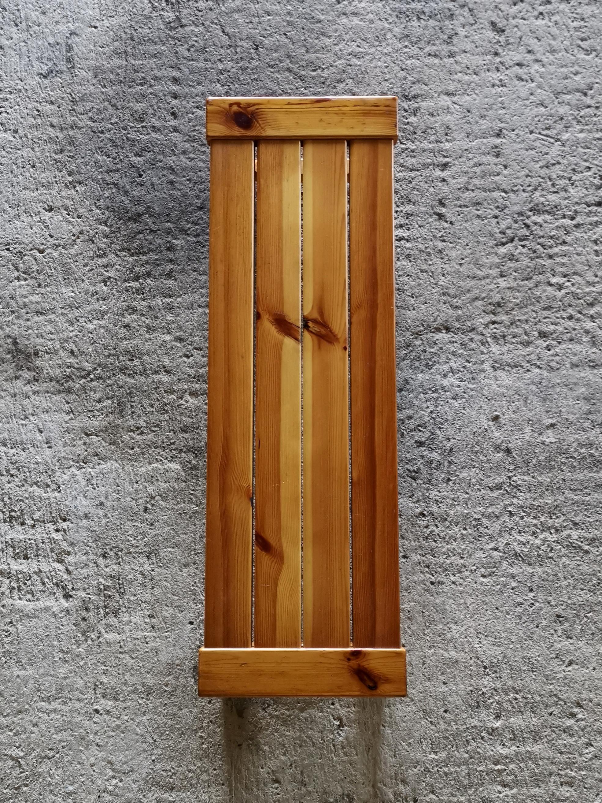 Danois Table basse / banc de manière Henning Kjærnulf en pin massif d'Oregon. Danemark années 1960 en vente