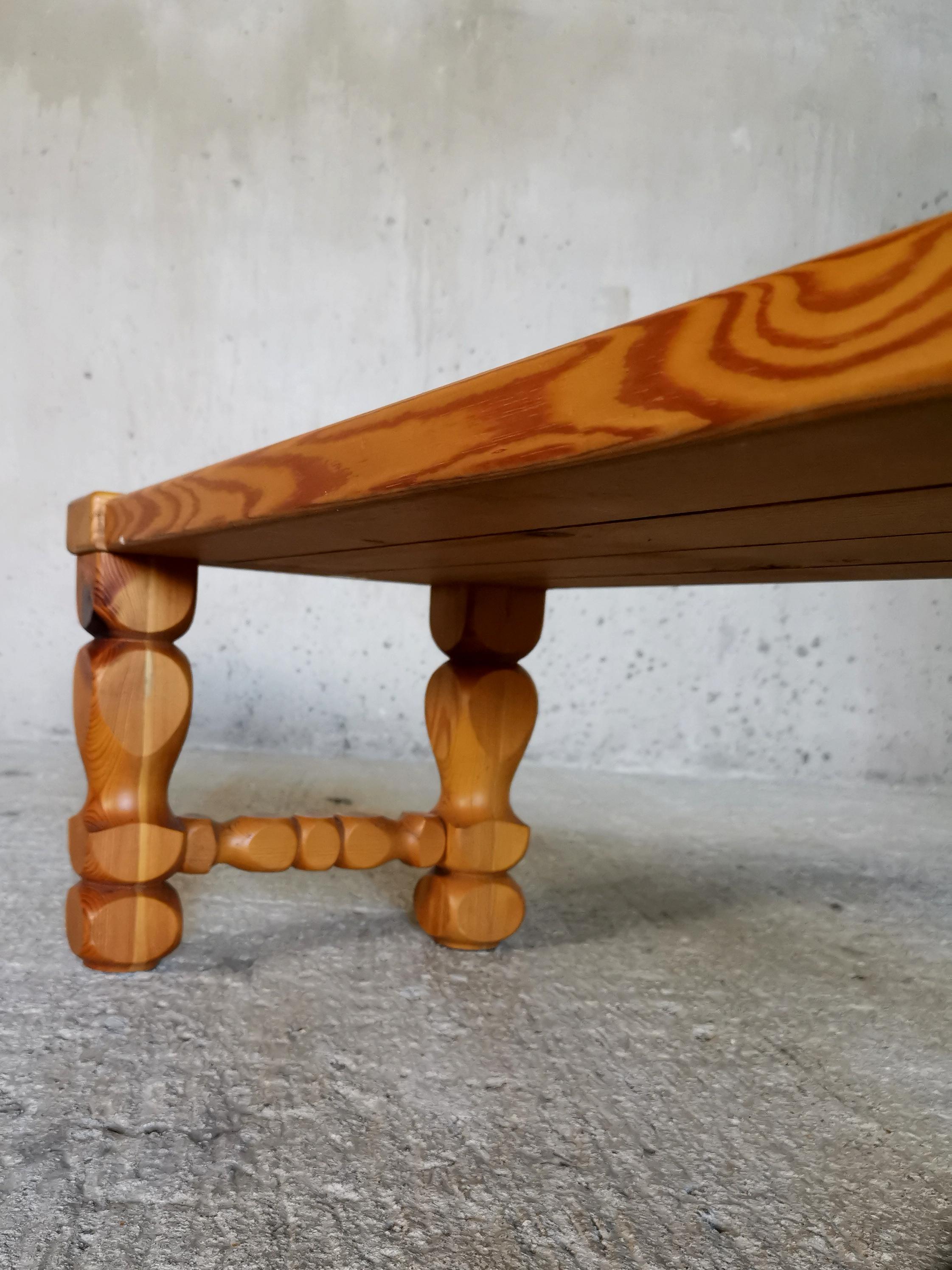 Milieu du XXe siècle Table basse / banc de manière Henning Kjærnulf en pin massif d'Oregon. Danemark années 1960 en vente