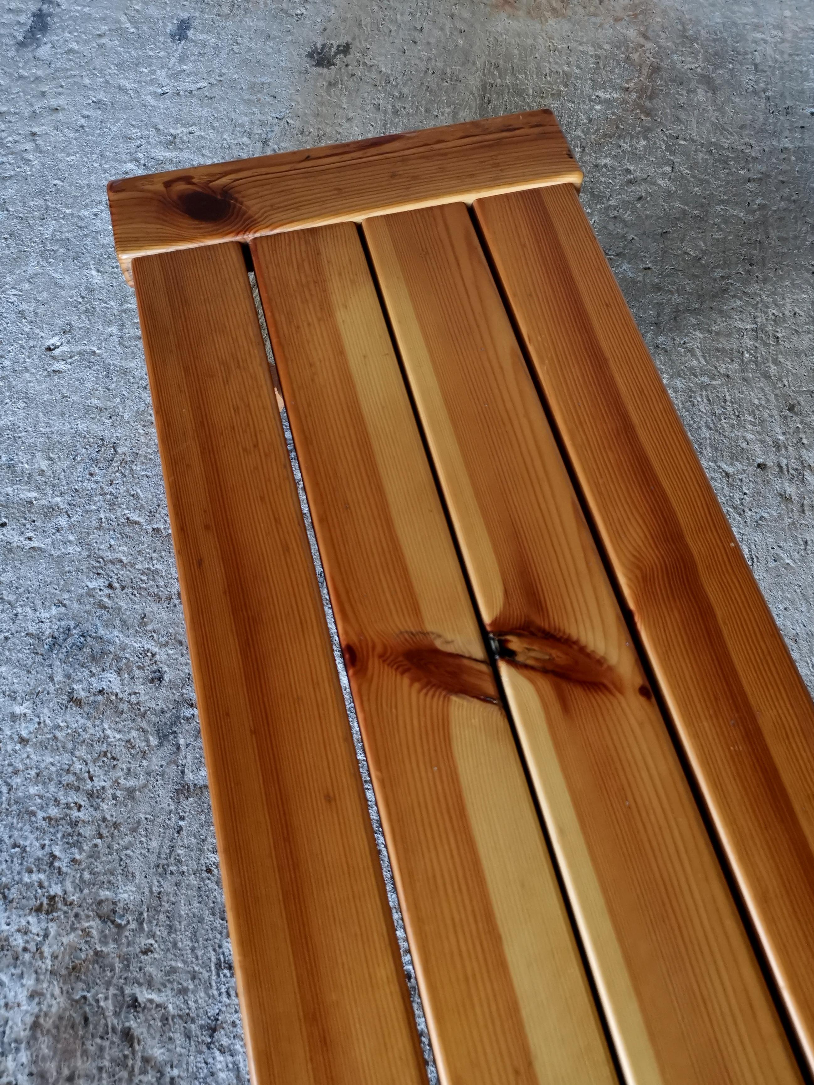 Pin Table basse / banc de manière Henning Kjærnulf en pin massif d'Oregon. Danemark années 1960 en vente